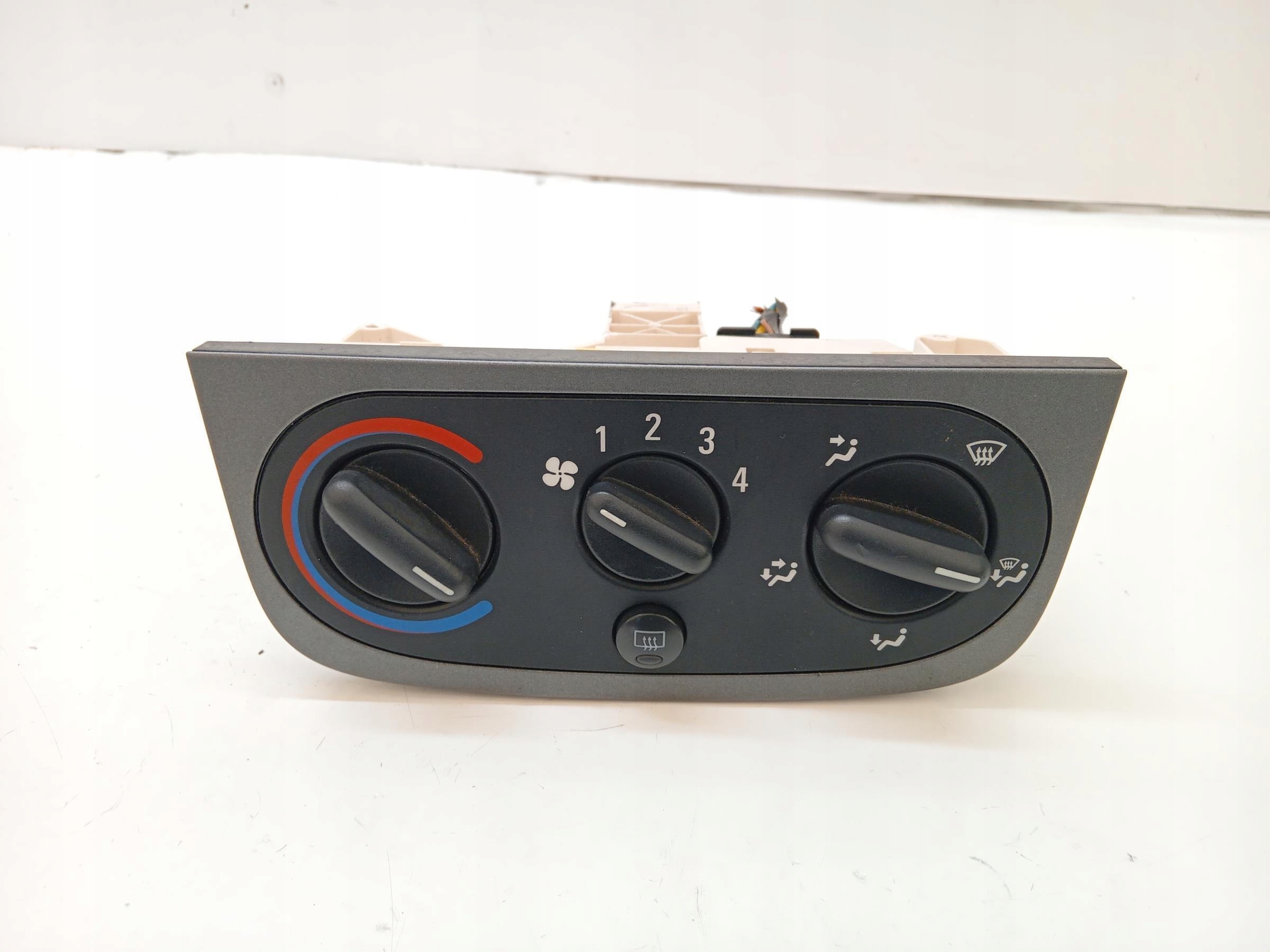 PANEL NAWIEWU OPEL CORSA C -  zdjęcie 1