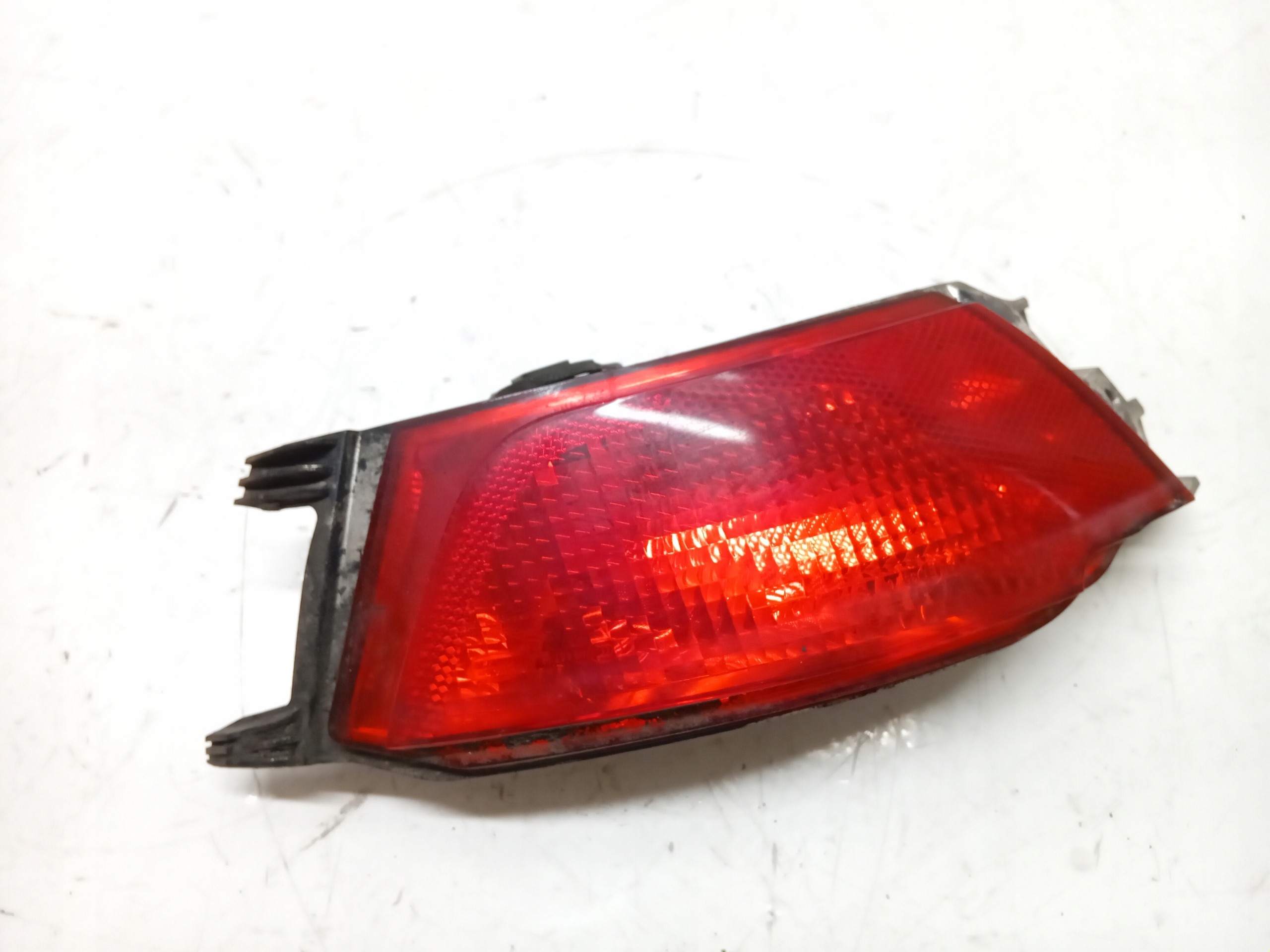 LAMPA PRAWA TYŁ ZDERZAK JAGUAR F-PACE -  zdjęcie 1