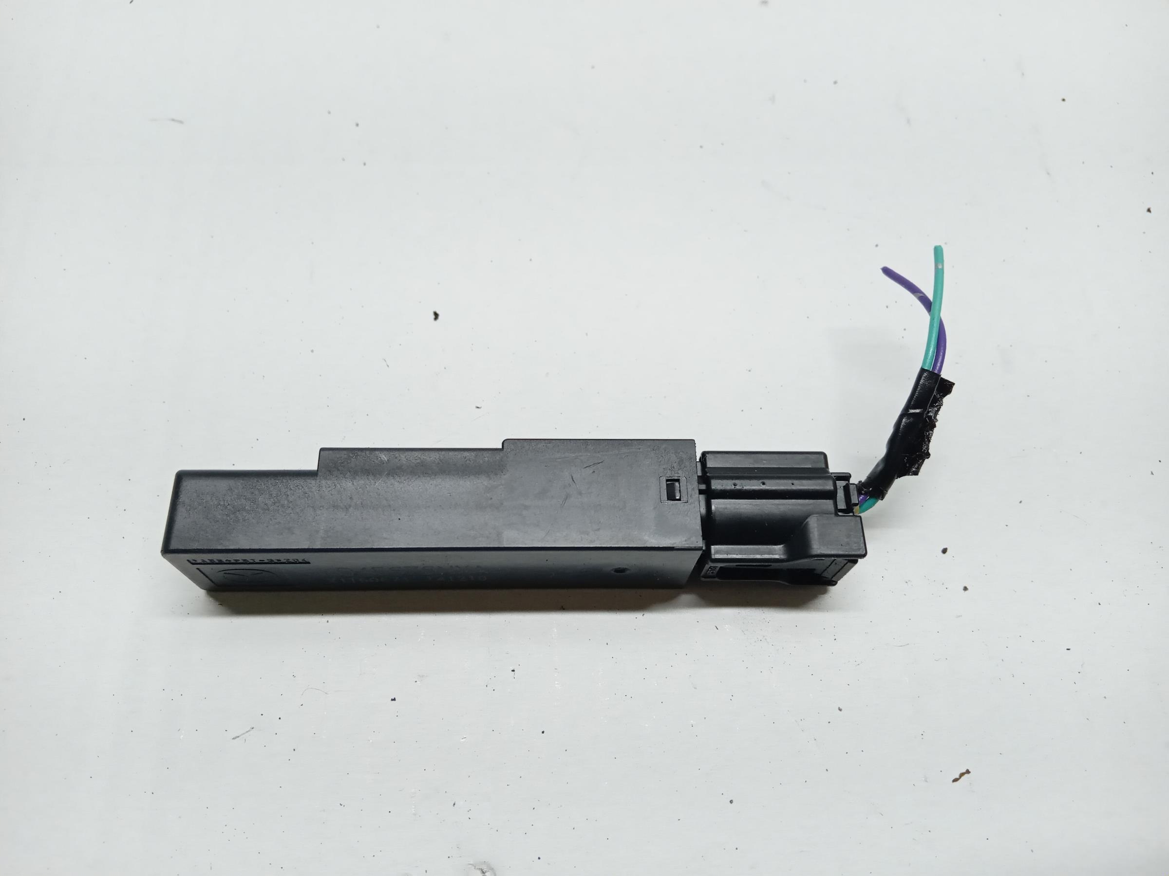 WZMACNIACZ ANTENOWY MAZDA CX-5 I -  zdjęcie 3