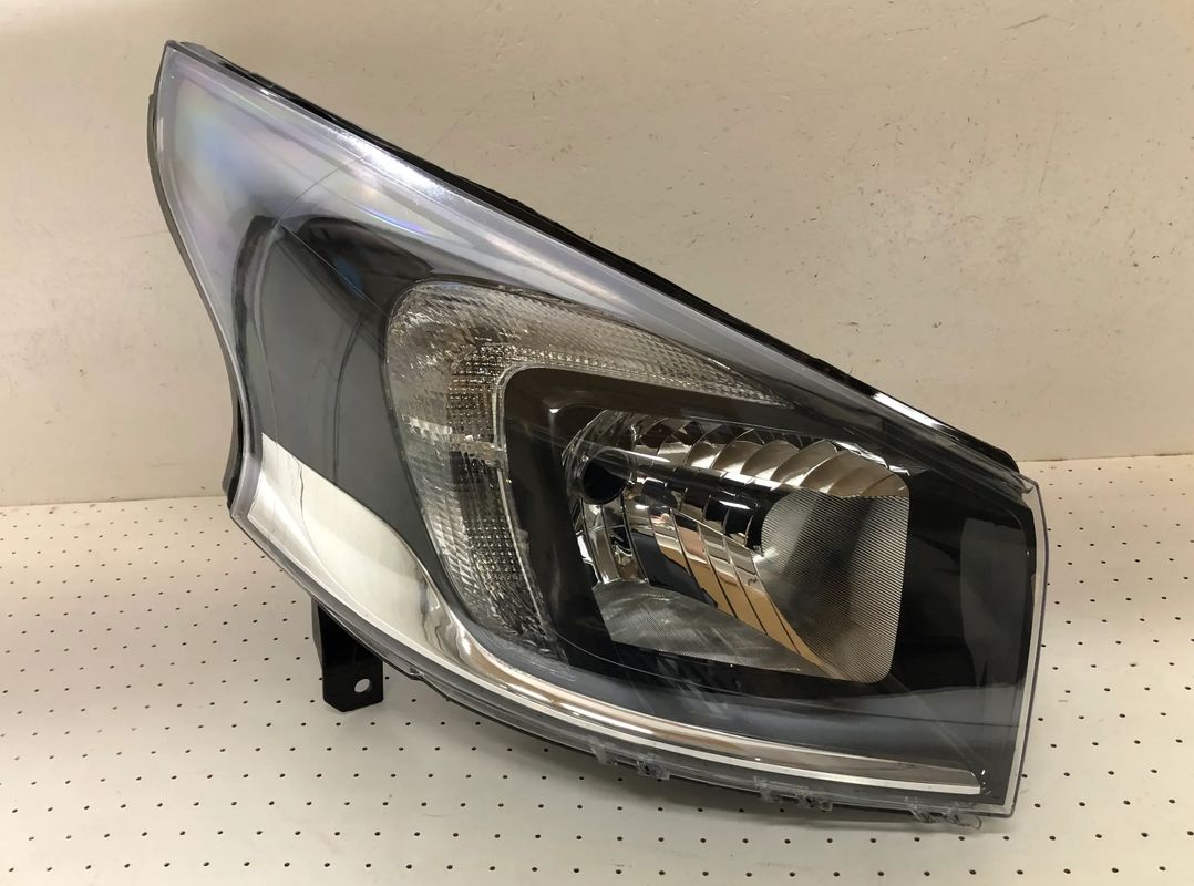 OPEL VIVARO II B 08.2014-10.2019 REFLEKTOR LAMPA PRZÓD LEWY TYC