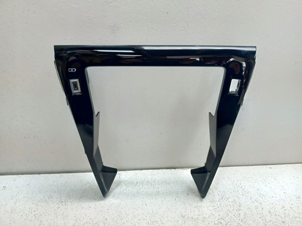GNIAZDO USB PANEL ŁADOWARKI PEUGEOT 2008 II 20R 98313506DX 9831377180