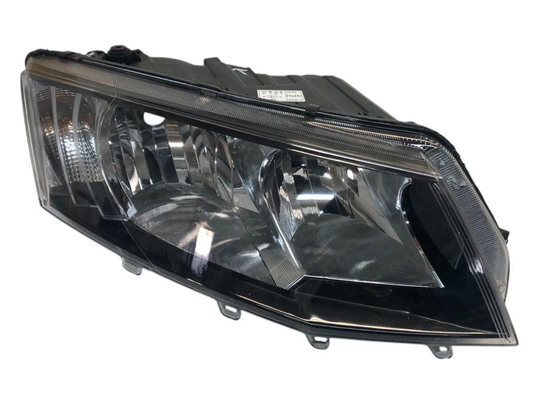 SKODA OCTAVIA III 5E 01.2013-05.2017 przed liftingiem REFLEKTOR H15/H7 LAMPA PRZÓD PRZEDNIA PRAWA PRAWY TYC EUROPA