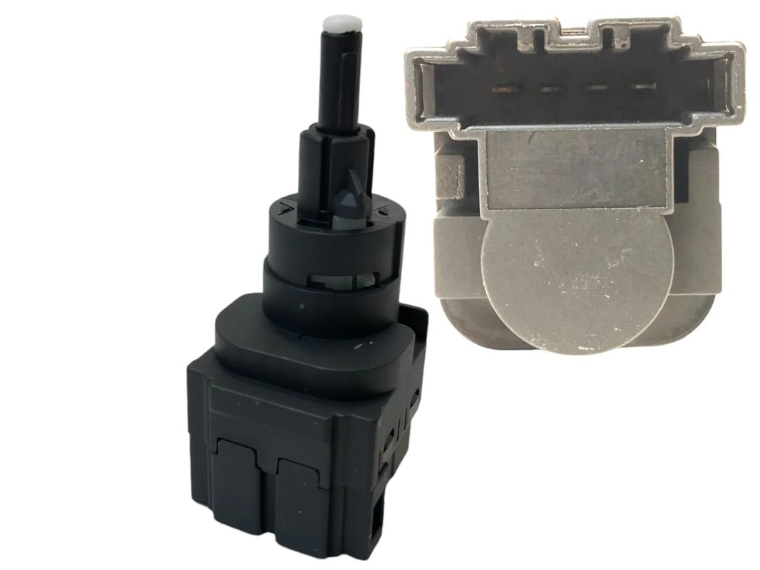 Czujnik włącznik świateł STOP hamulca Skoda Fabia I II Octavia II Seat Ibiza III 3B0945511A 3B0945511B 3B0945511D 6Q0945511 7L6945511