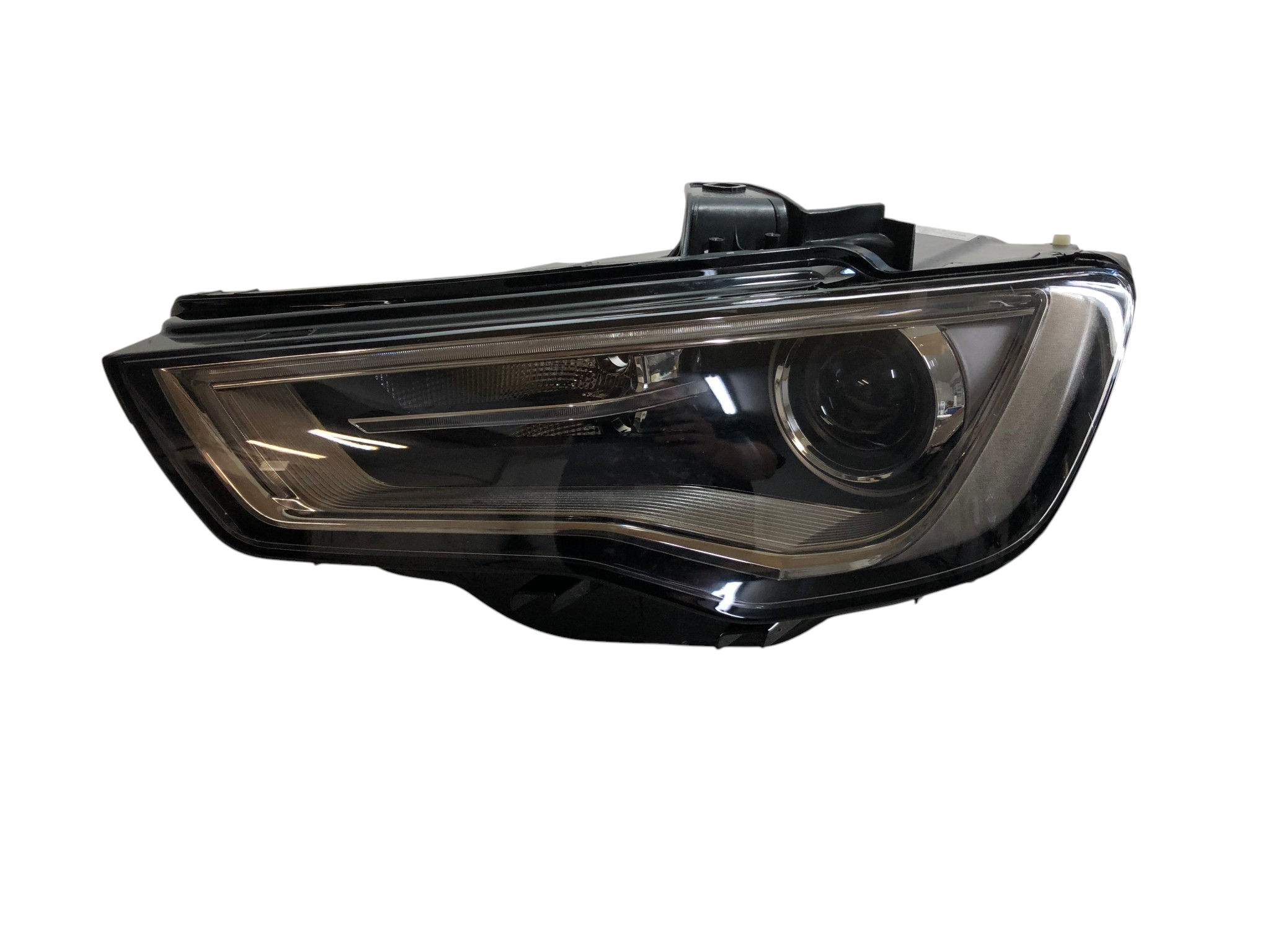 Audi A3 (8V) 06.2012-07.2016 Sedan Reflektor / Lampa przednia lewa Bi-Xenon