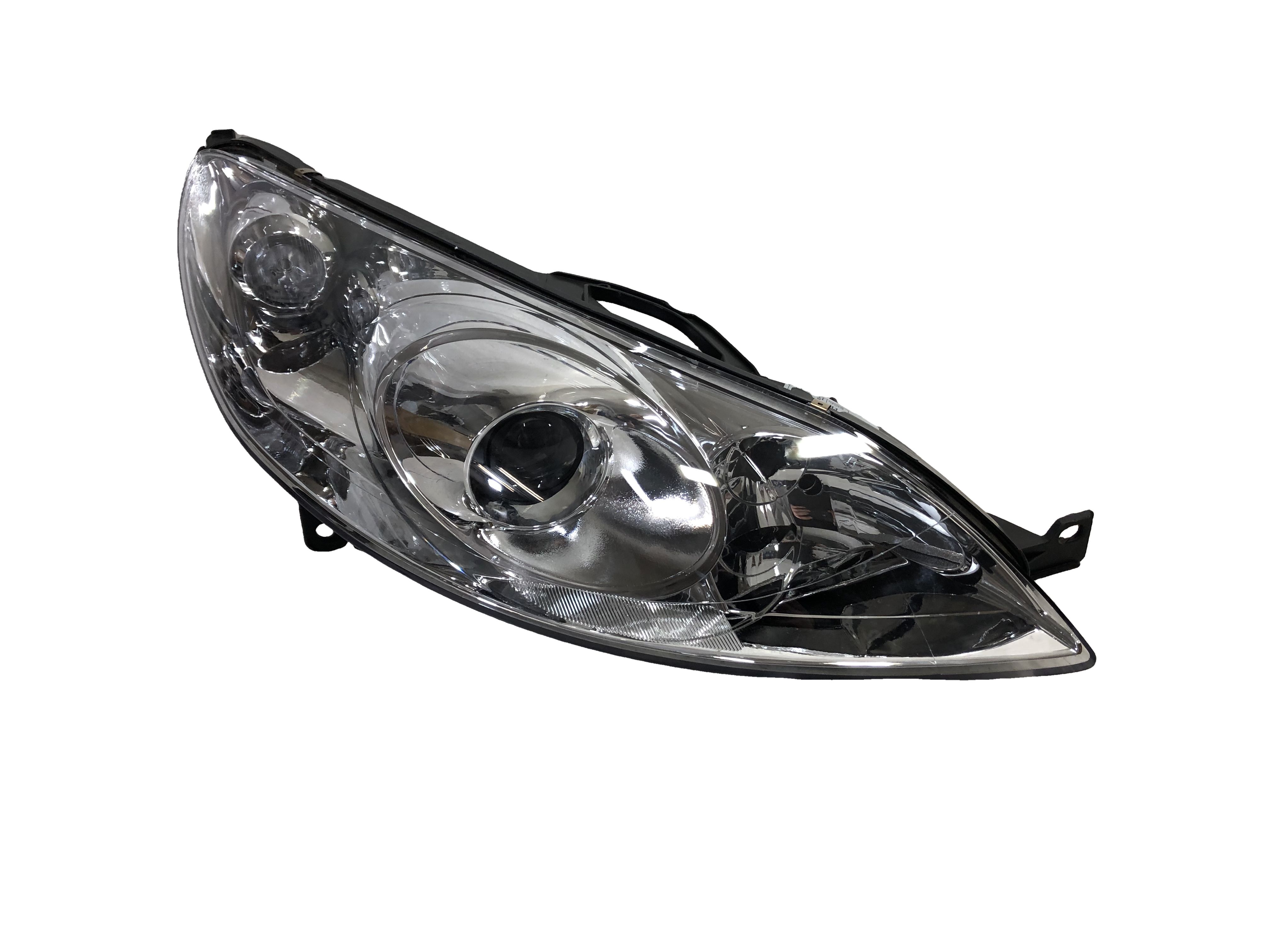 Peugeot 407 Sedan Kombi 05.2004-12.2010 Reflektor / Lampa przednia prawa