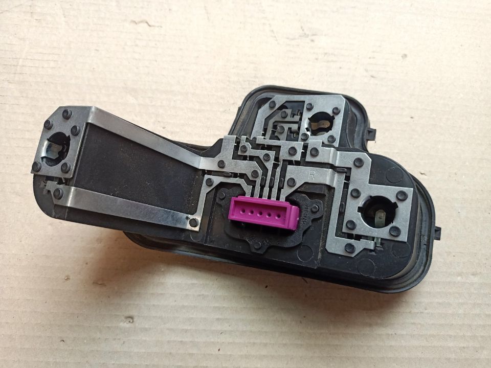 Renault Megane III COUPE Wkład Lampy Listwa Żarówkowa Prawy Tył Coupe 89076124