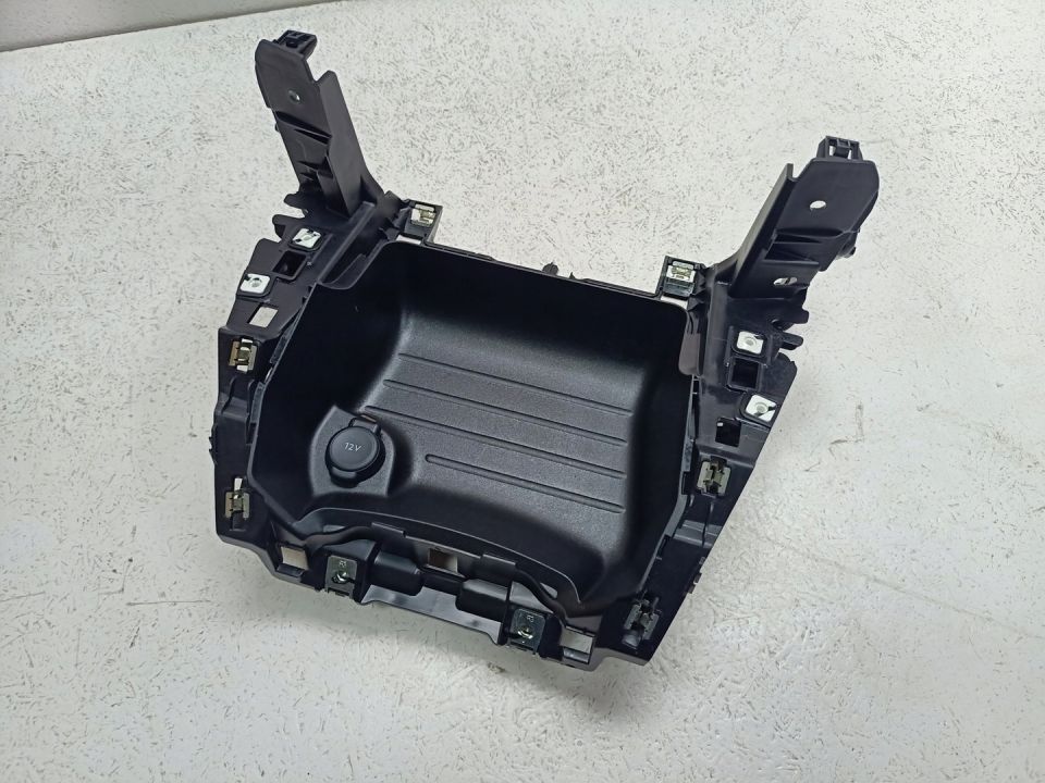 TUNEL SCHOWEK GNIAZDO 12V PEUGEOT 2008 II 20R