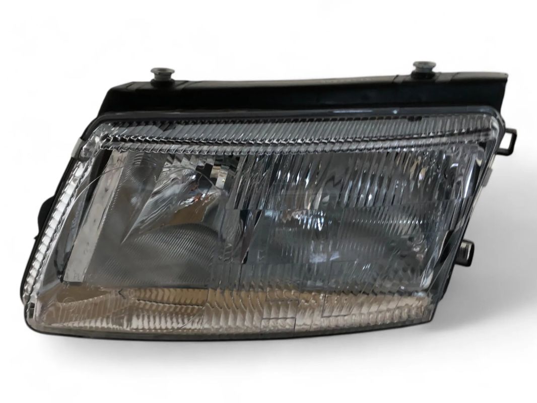 W PASSAT B5 1996-2000 PRZED LIFTINGIEM REFLEKTOR H4/H7 LAMPA PRZÓD LEWA DEPO