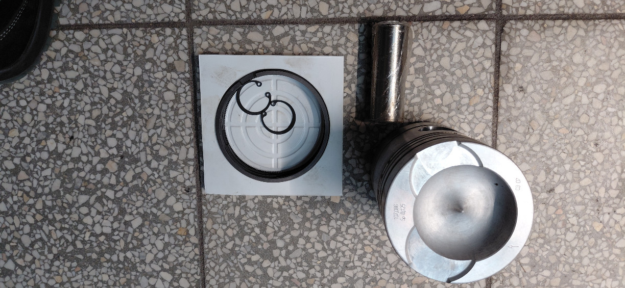 Tłok kompletny Bizon SW400 wolnossący 4 pierścienie