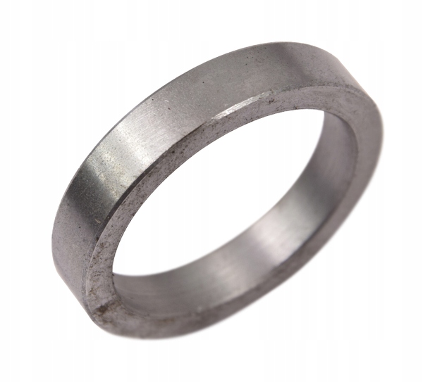 Pierścień dystatnsowy wałka atakującego 50425030 Ursus C-360