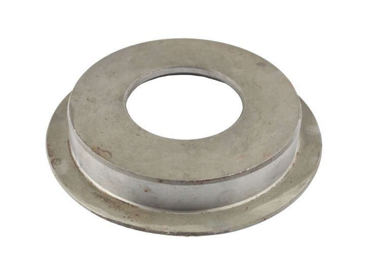 Pierścień czopu łożyska zwrotnicy Ursus C-385 80205014