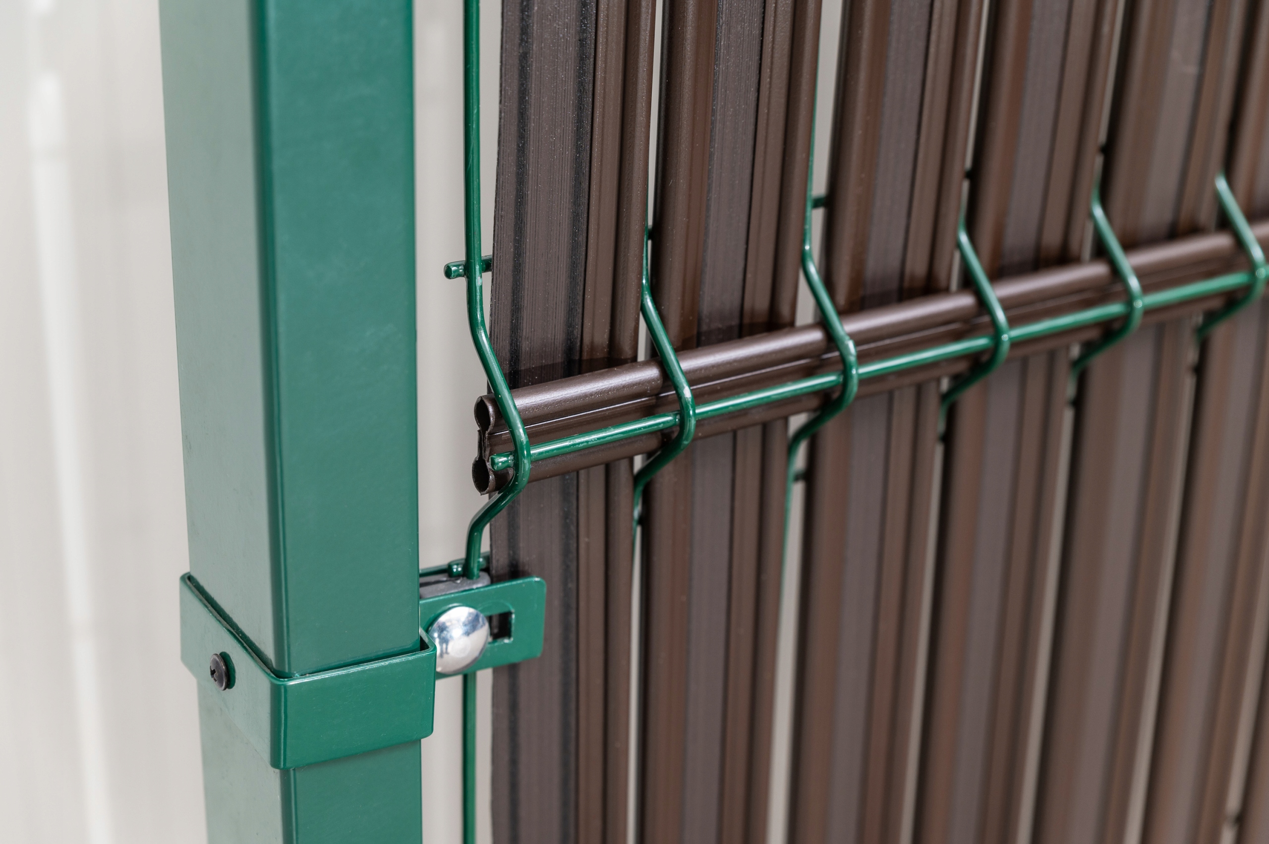 Panel osłonowy do ogrodzenia w kolorze brązowym