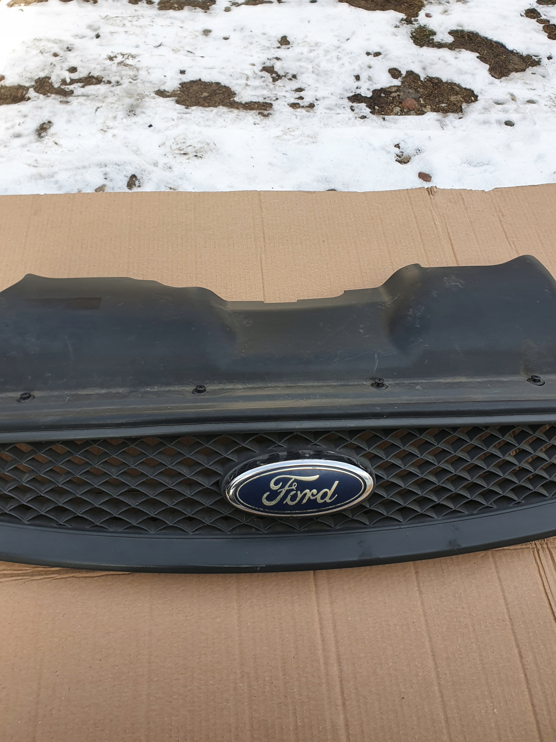 Grill Atrapa Chłodnicy Zderzaka Znaczek Ford Focus Mk2 4M518C436A 4M518138A