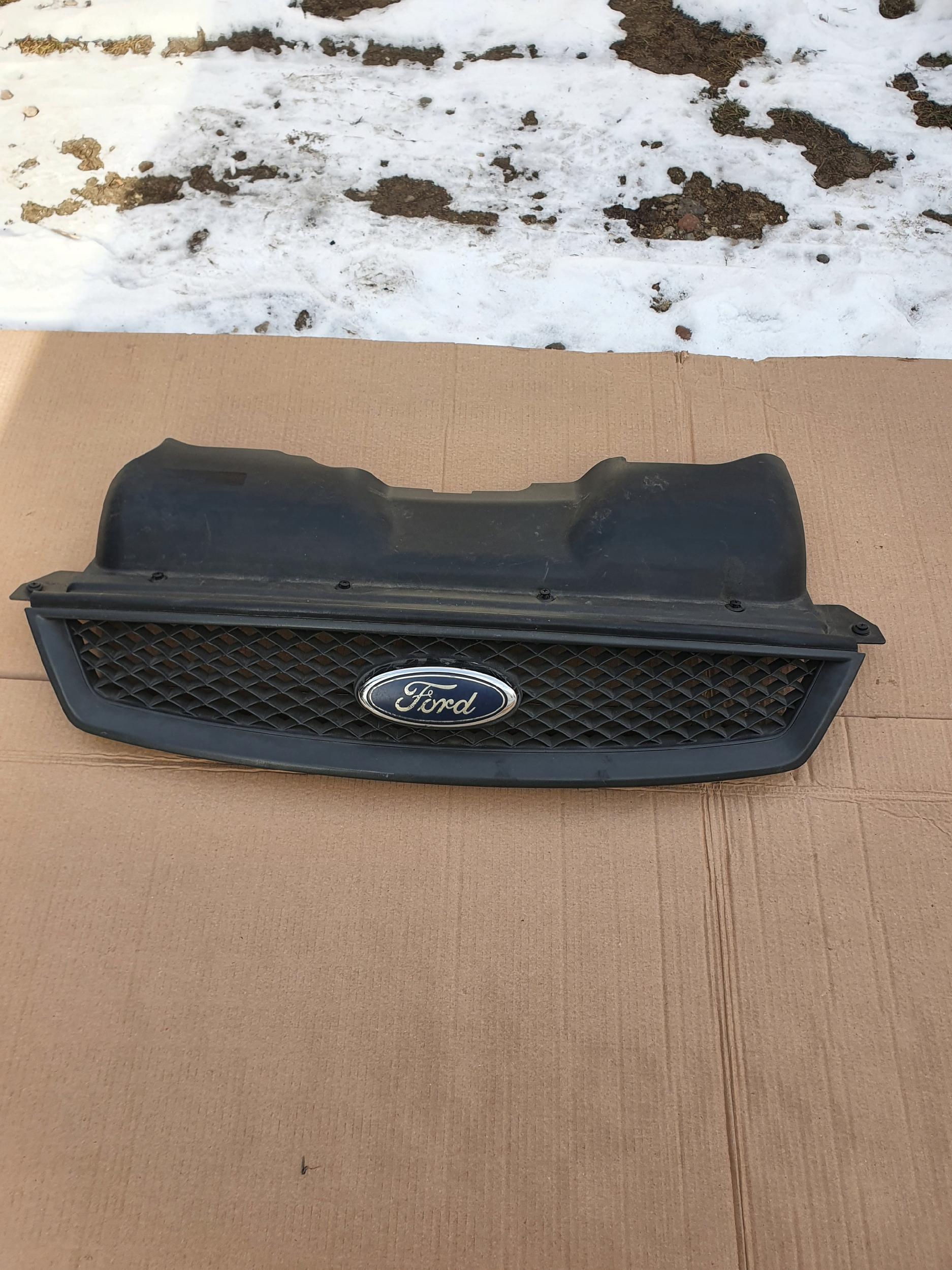 Grill Atrapa Chłodnicy Zderzaka Znaczek Ford Focus Mk2 4M518C436A 4M518138A