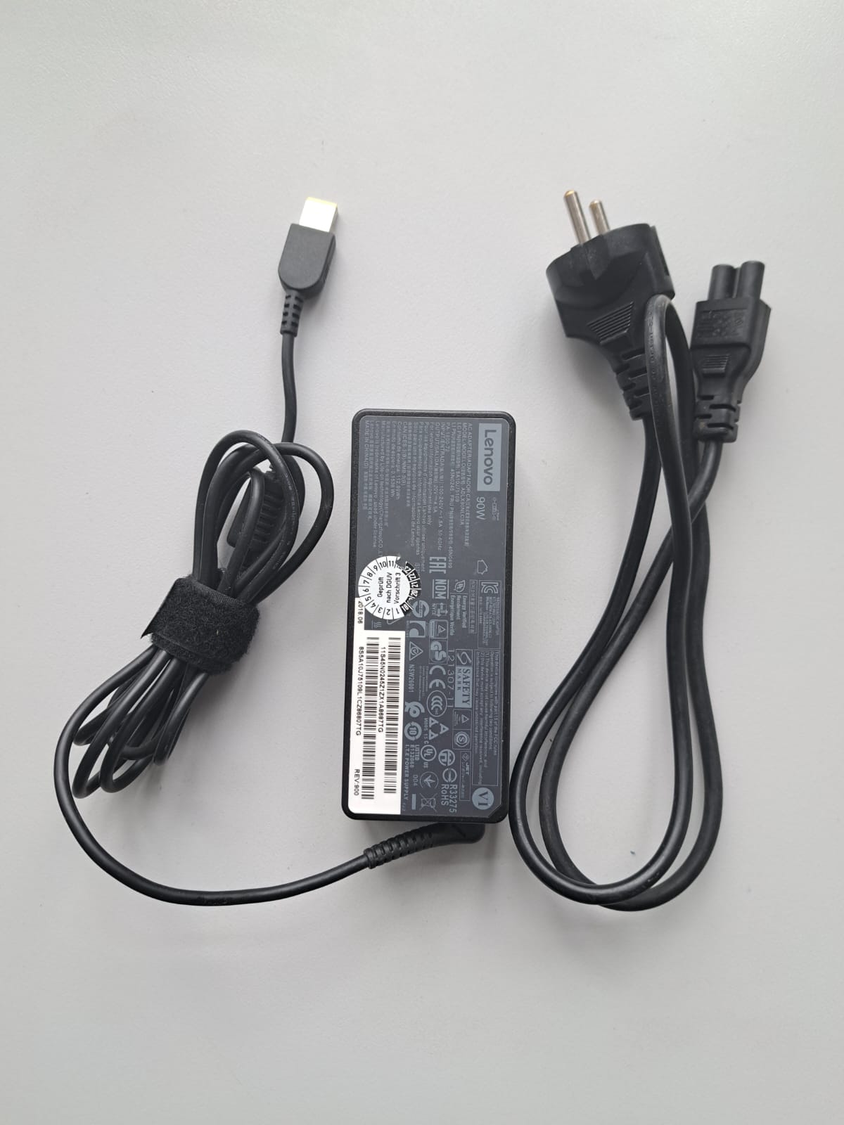 Lenovo Ladegerät Netzteil  90W 20V ADLX90NLC3A 45N0499 mit Stromkabel