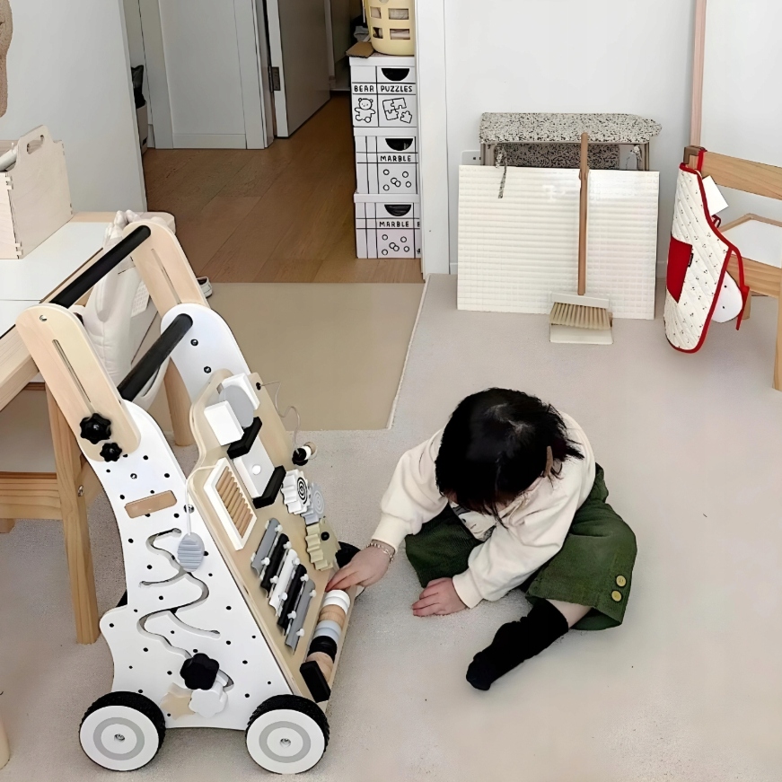 Jeździk pchacz drewniany chodzik dla dziecka dzieci tablica manipulacyjna