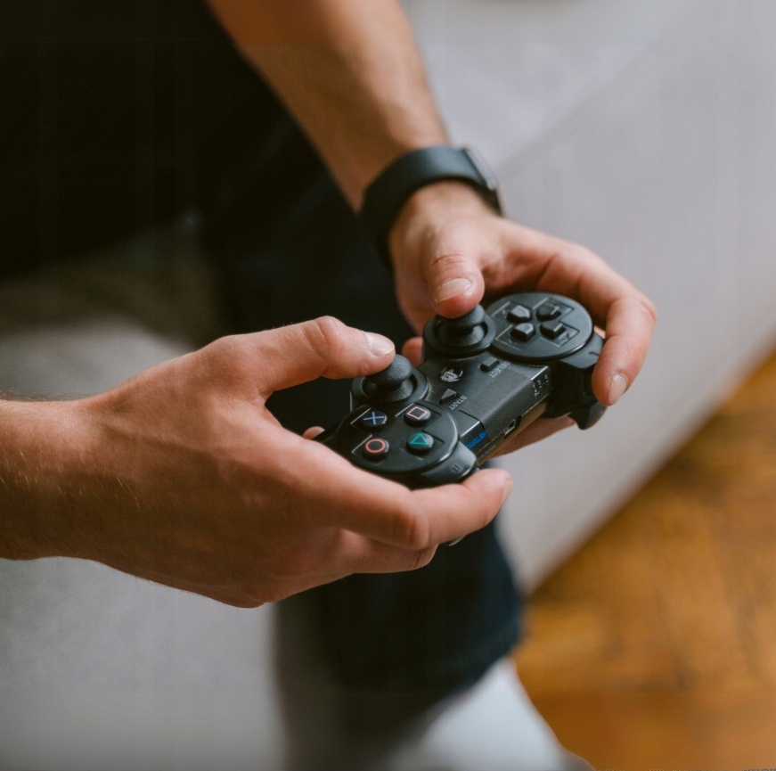 KONSOLA RETRO TV GRA TELEWIZYJNA HDMI 2 PADY 20000 GIER MENU PL HDMI 64GB