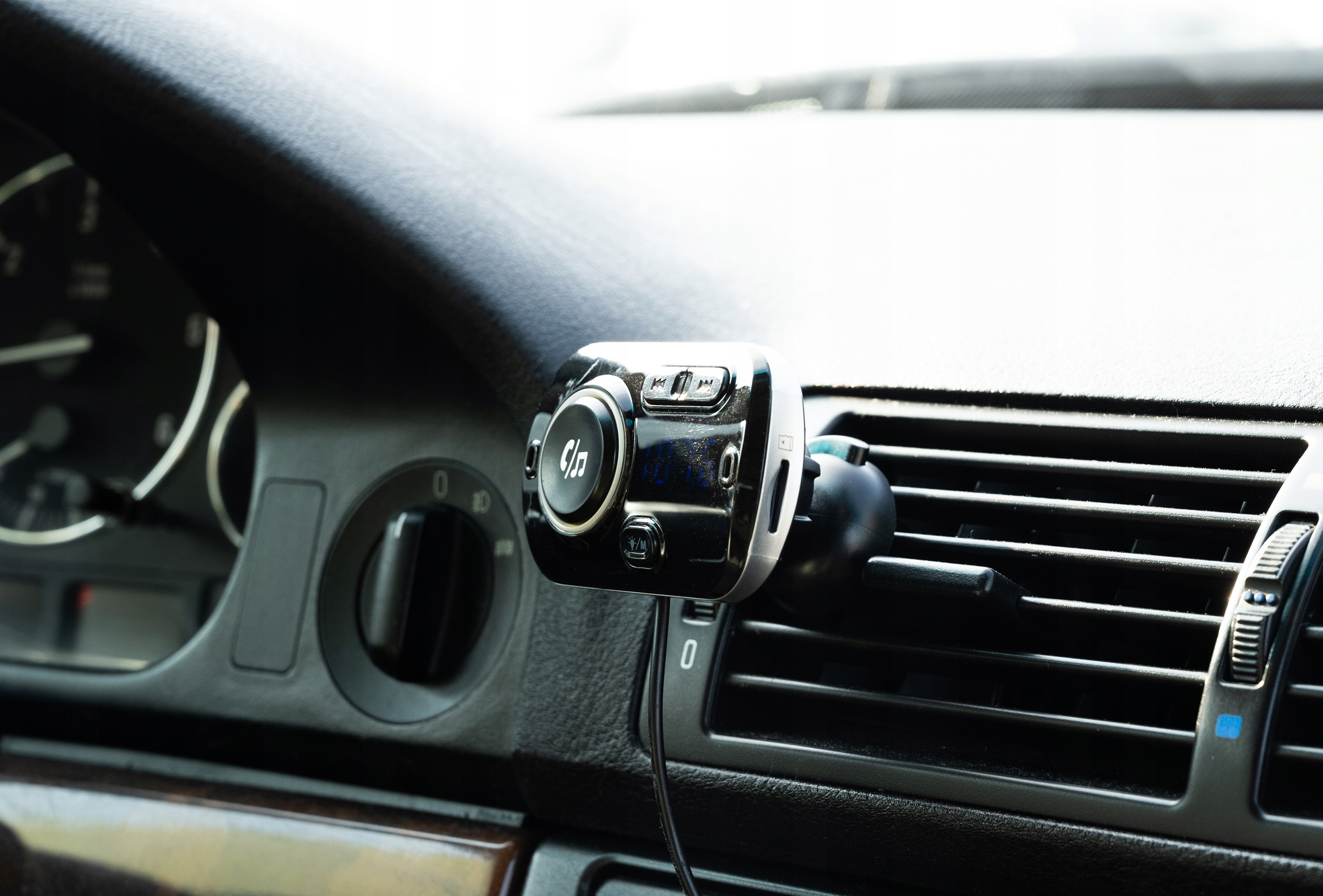 Transmiter samochodowy FM RETOO E663