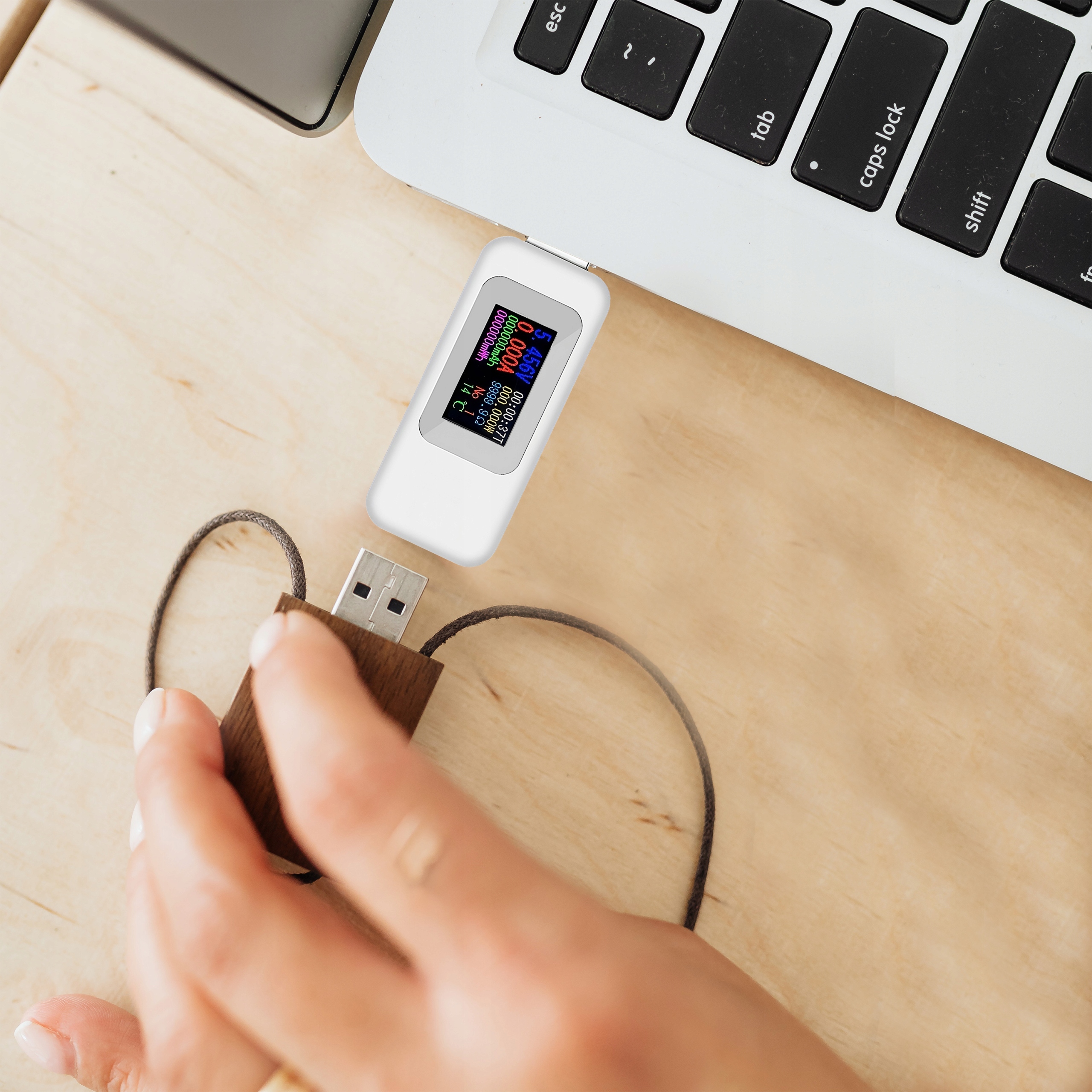 WOLTOMIERZ CYFROWY USB MIERNIK TESTER NAPIĘCIA AMPEROMIERZ WATOMIERZ LCD