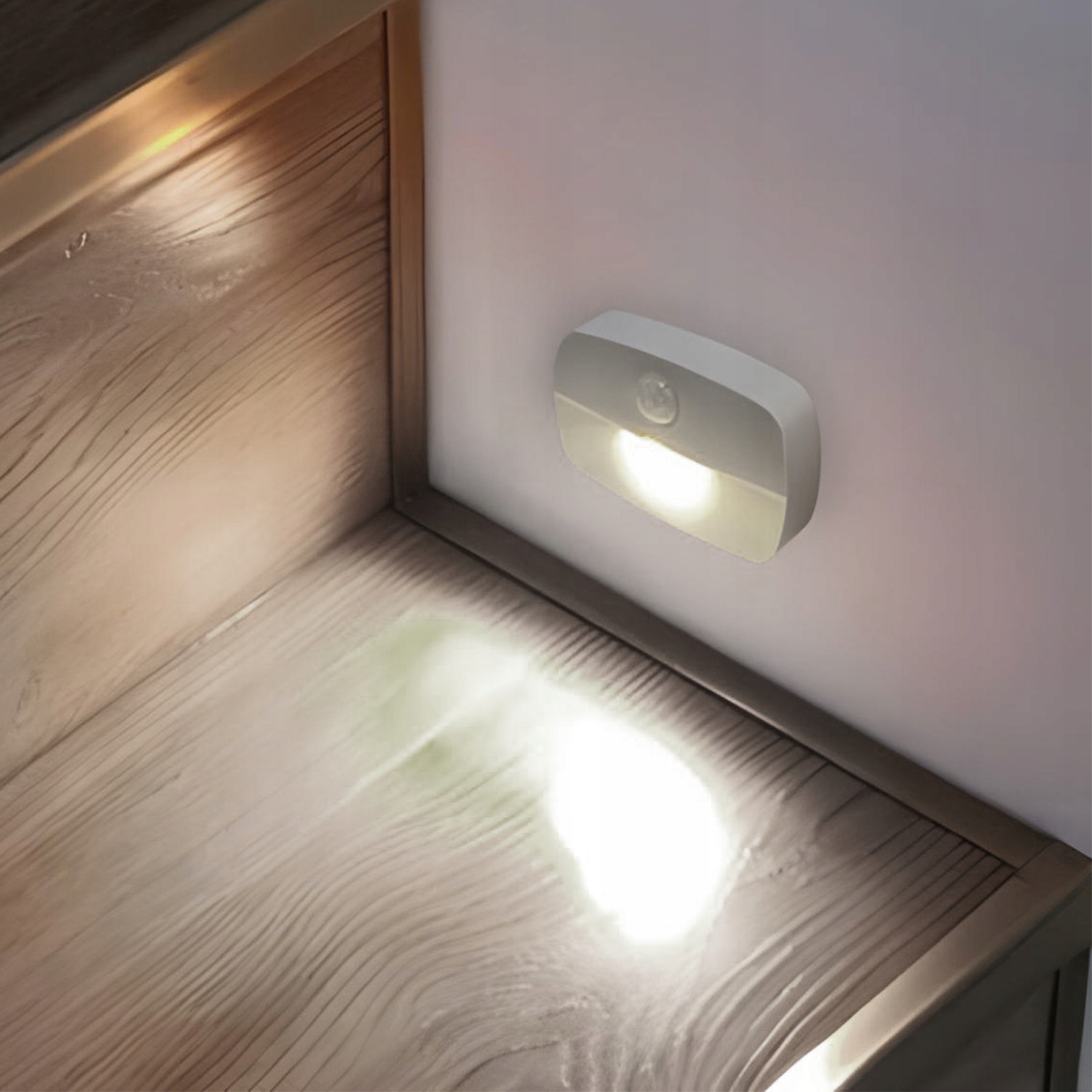 Lampka nocna Renew Force biały