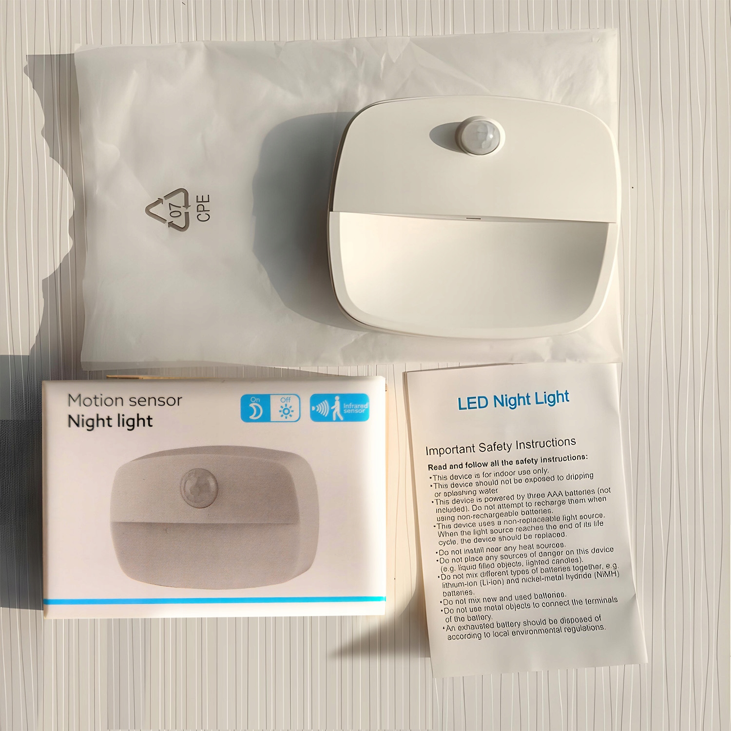 Lampka nocna Renew Force biały