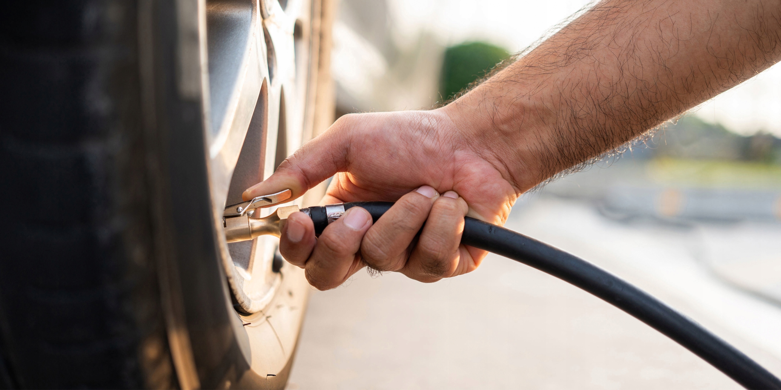 PISTOLET DO POMPOWANIA KÓŁ Z MANOMETREM 12 BAR ZAWÓR SPUSTOWY ZEGAR DUŻY XL