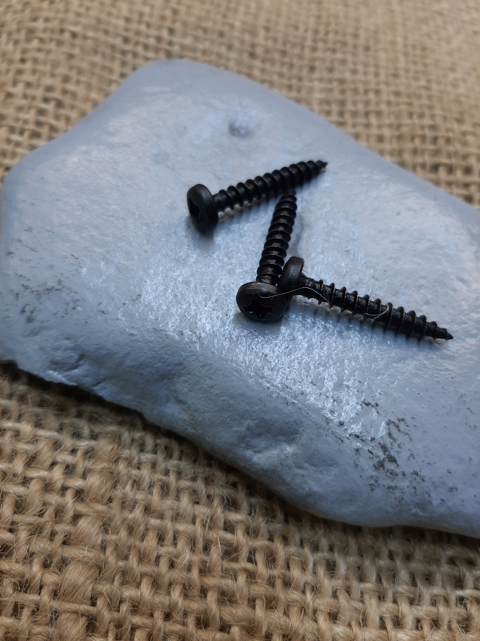 Rustykalny wkręt do drewna. 10 sztuk krzyżak 4x25