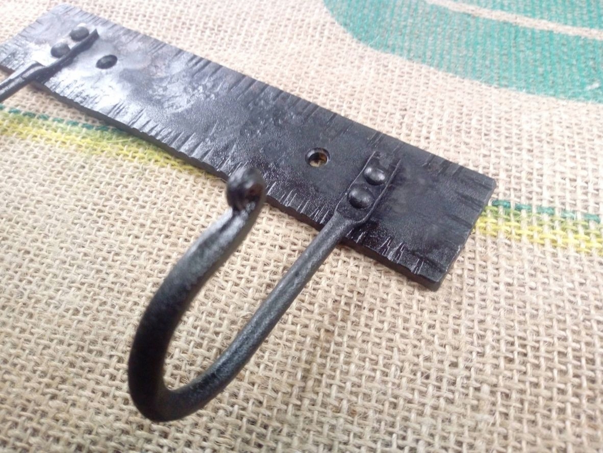 Wieszak ścienny Znaczek 2 haki klucze lub ubrania