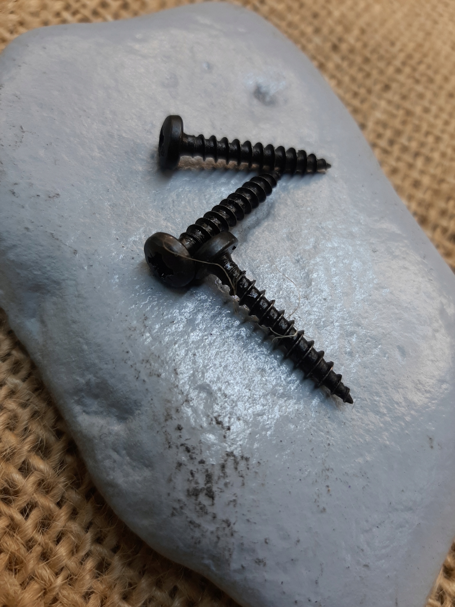 Rustykalny wkręt do drewna. 10 sztuk krzyżak 4x25