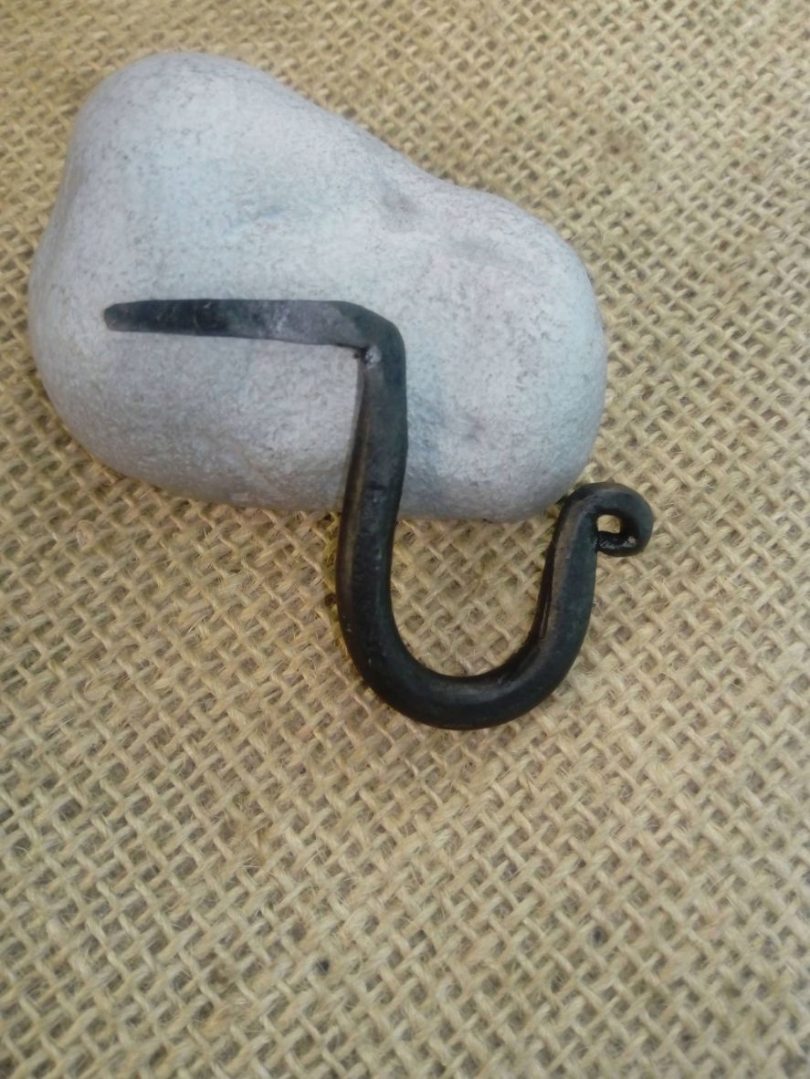 Wieszak na ubrania kuty wbijany