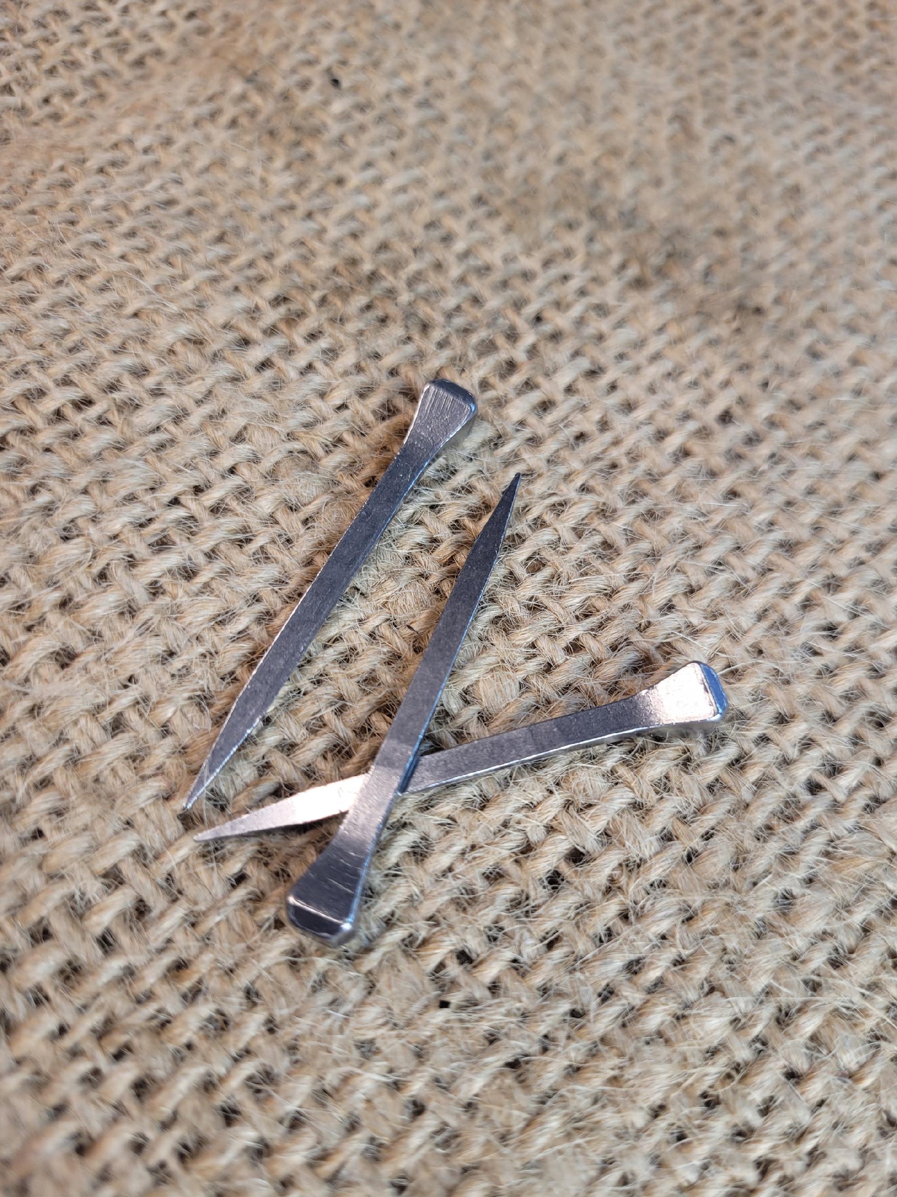 Kute gwoździe do wieszaków na klucze itp 10 sztuk mniejsze 45 mm surowe