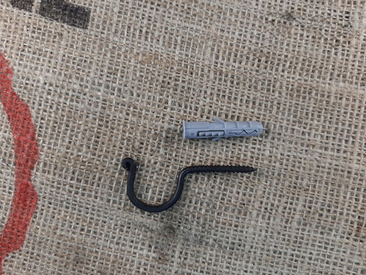 Wieszak na ubrania kuty Gwint midi + kołek