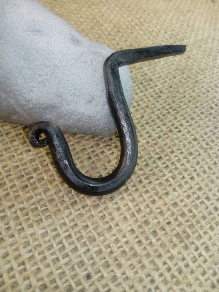 Wieszak na ubrania kuty wbijany