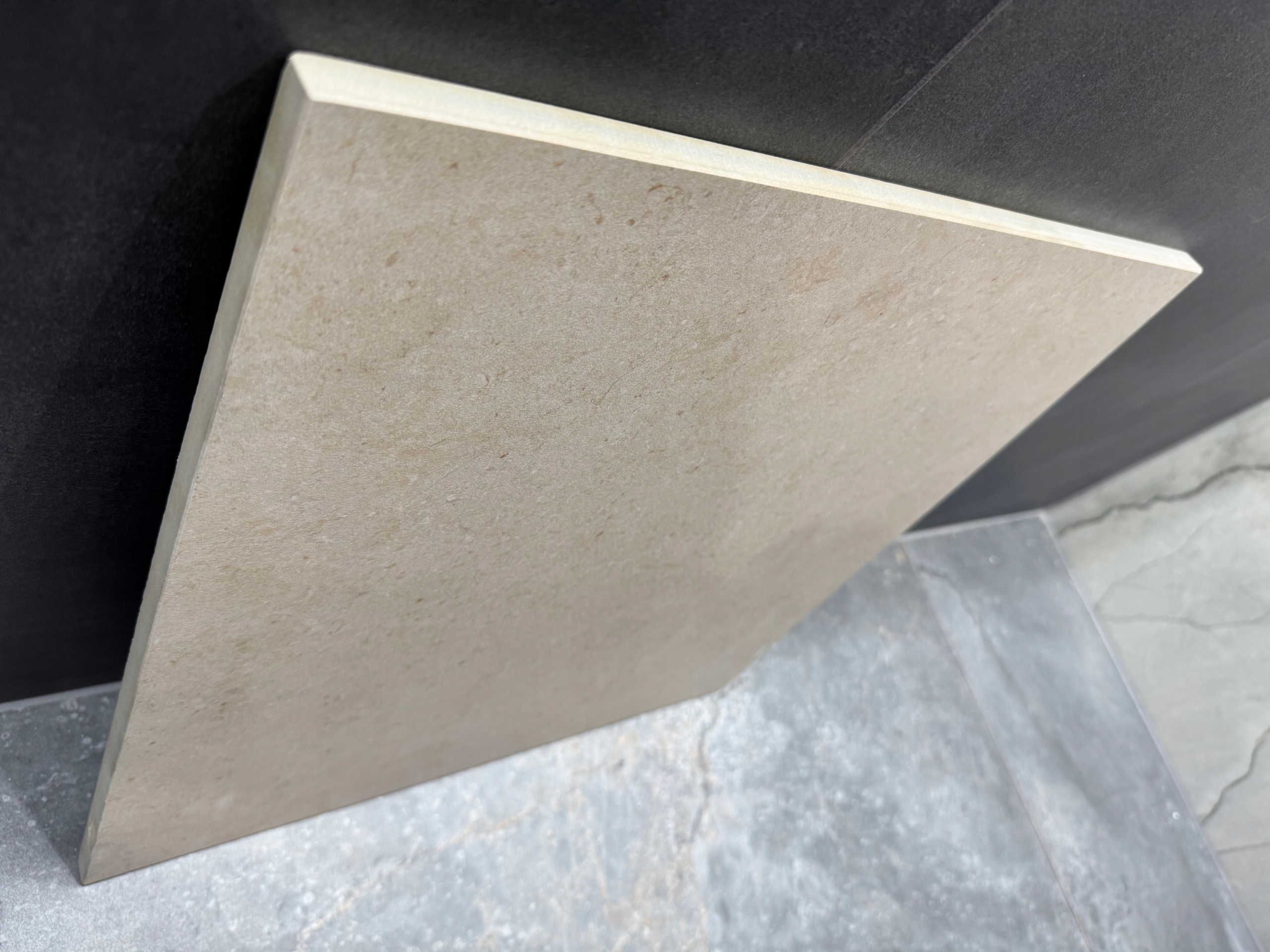 Gruba płytka gresowa przemysłowa 45x45 cm, grubość 14 mm