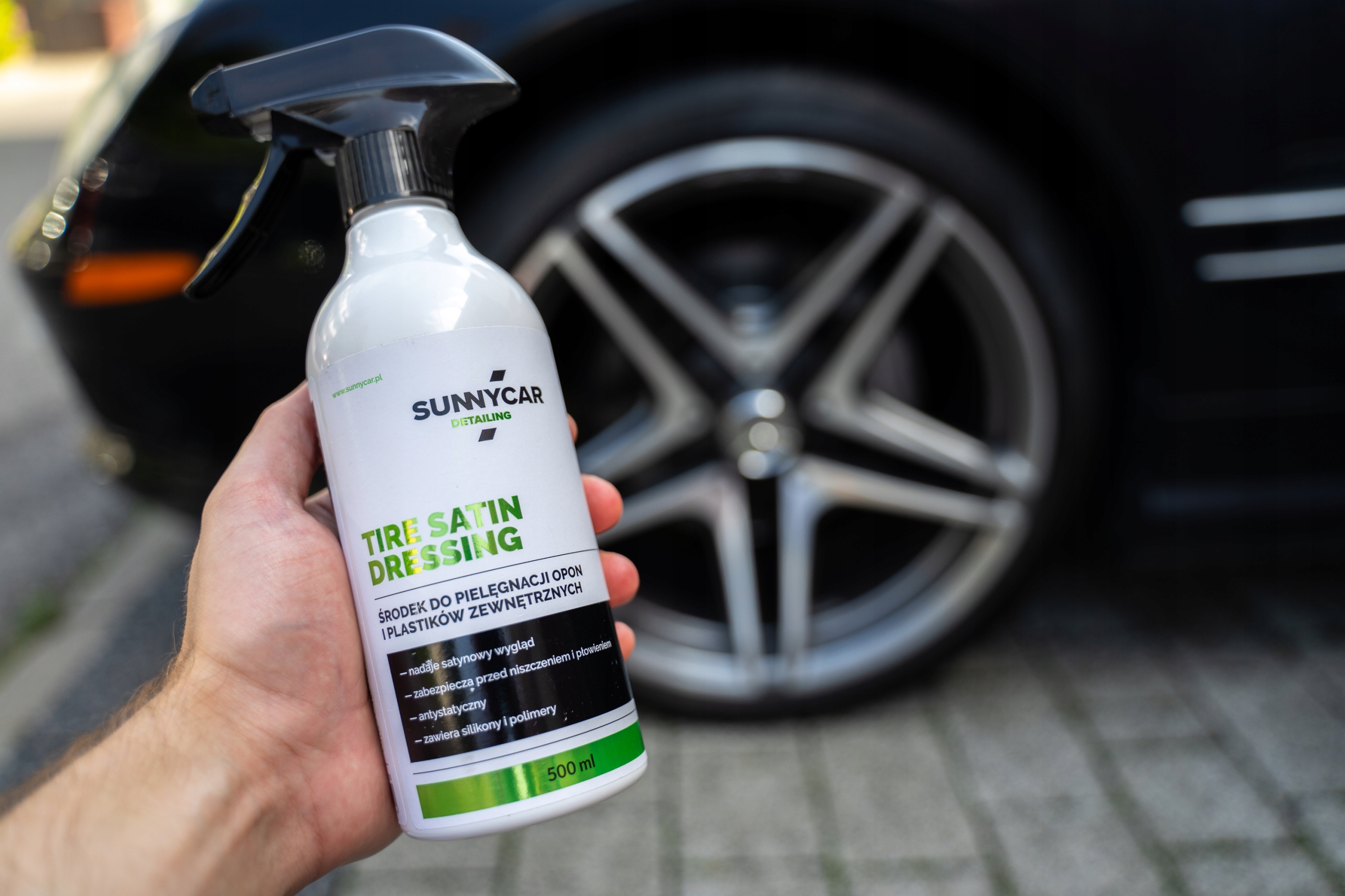 CZERNIDŁO DO OPON I PLASTIKÓW ZEWNĘTRZNYCH SUNNYCAR PIELĘGNUJE 500 ml