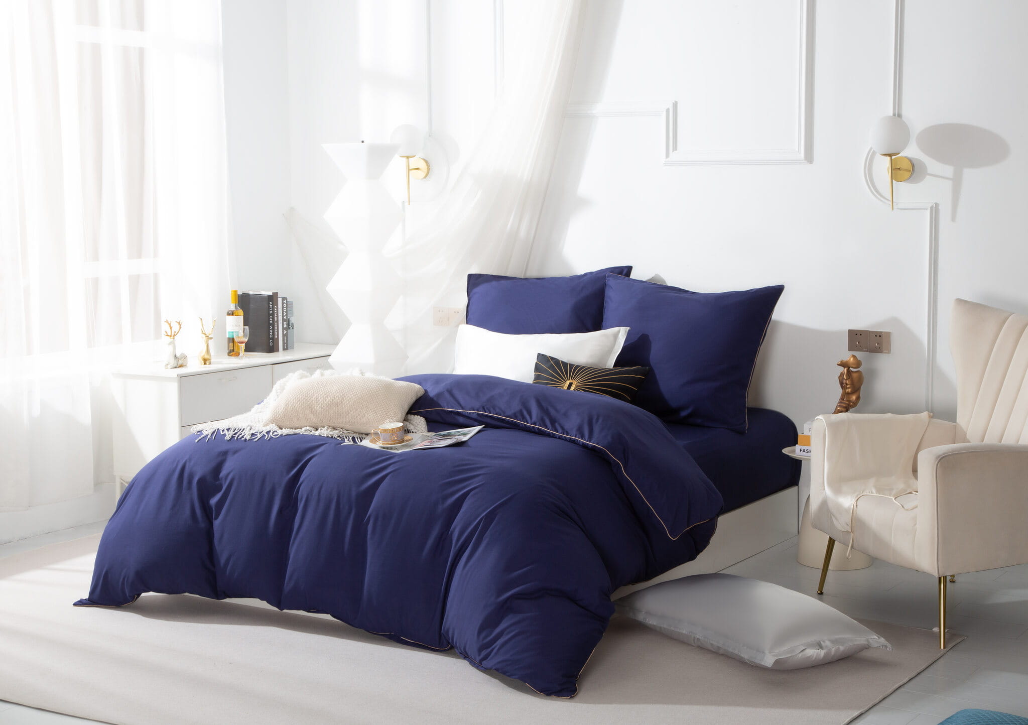 Granatowa Pościel z  Satyny ze Złotą Lamówką 220x200