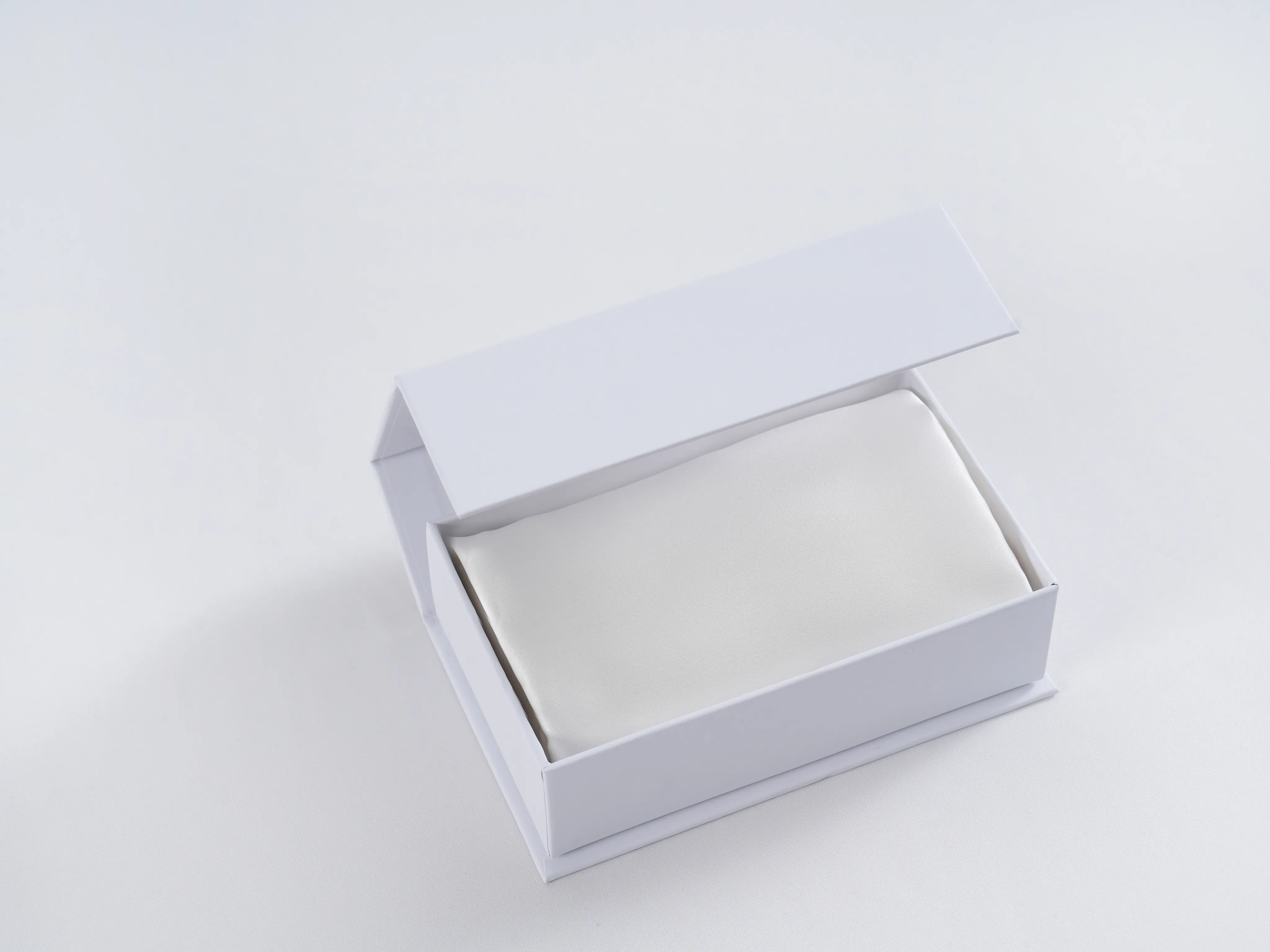 Jedwabna Poszewka 40x40 Biała view 2