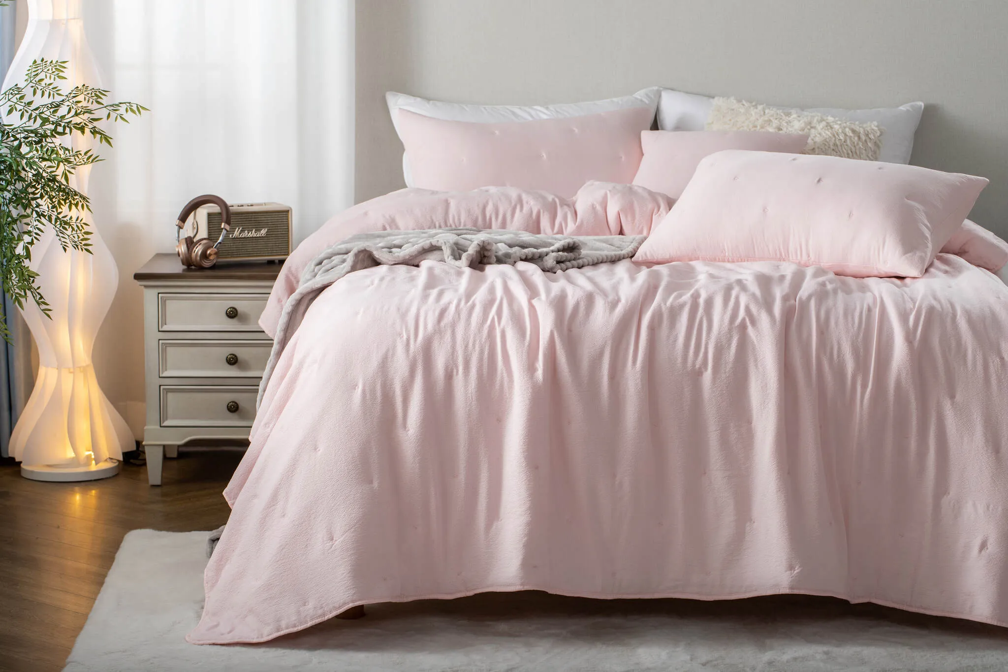 NARZUTA FAKTUROWANA Z HAFTEM KROPEK 240/220 PUDROWY RÓŻ