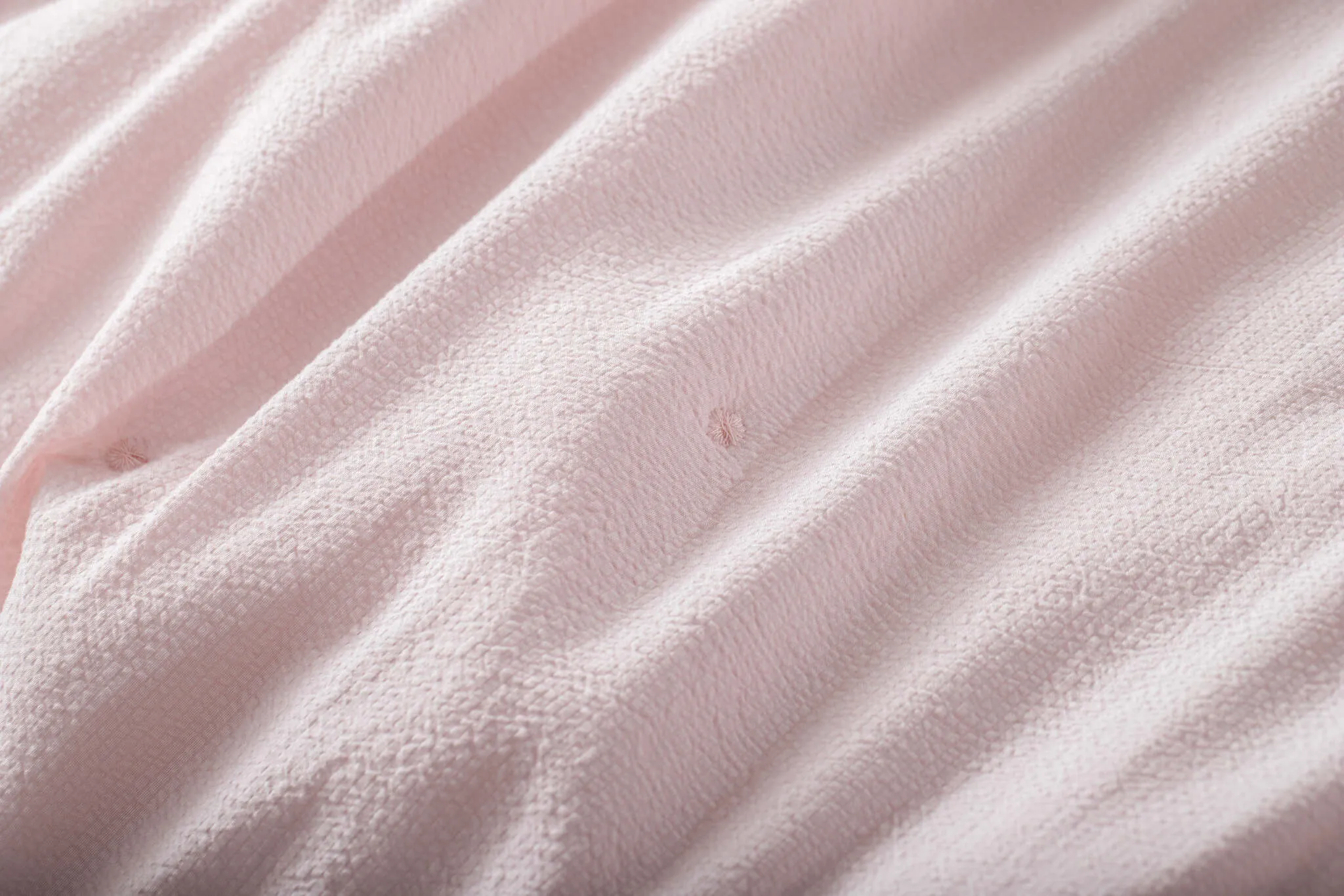 NARZUTA FAKTUROWANA Z HAFTEM KROPEK 240/220 PUDROWY RÓŻ view 4