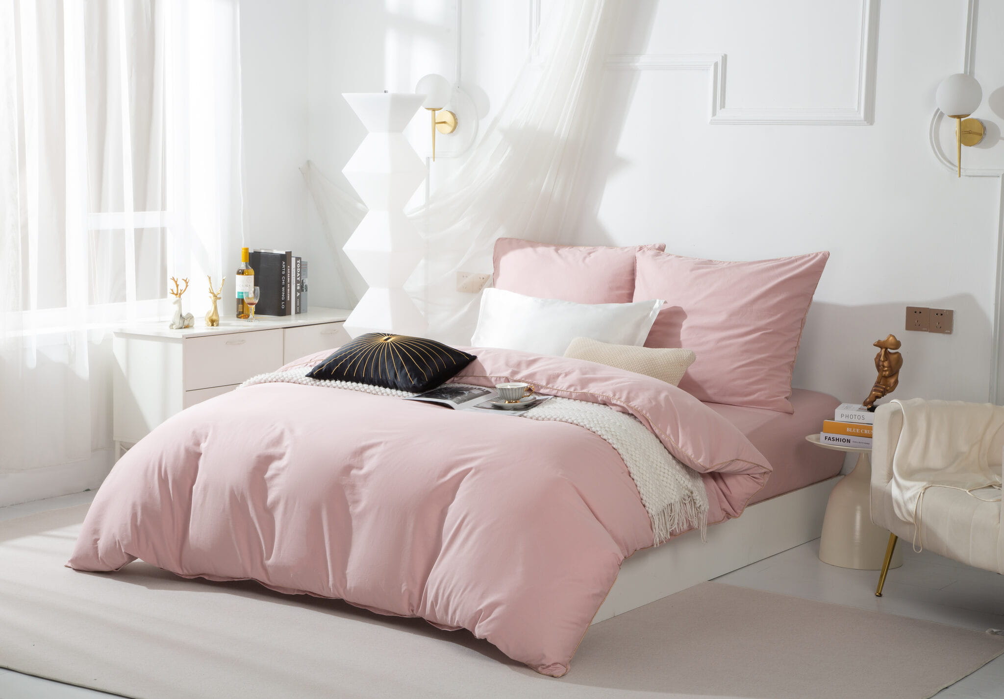 Pudrowa Pościel z  Satyny ze Złotą Lamówką 220x200