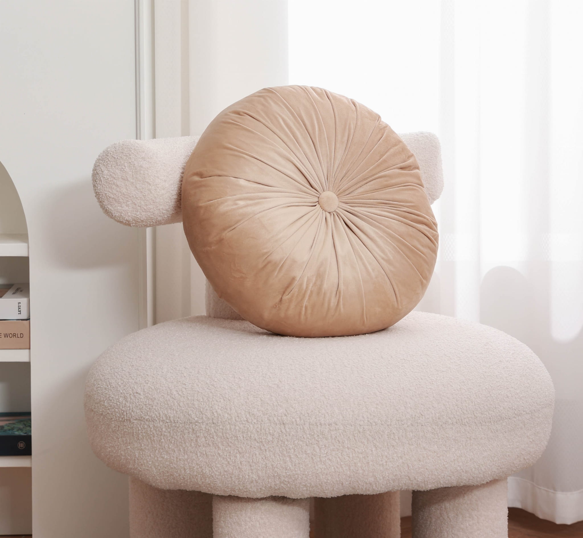 PODUSZKA OZDOBNA WELUROWA CIEMNO KREMOWA view 2