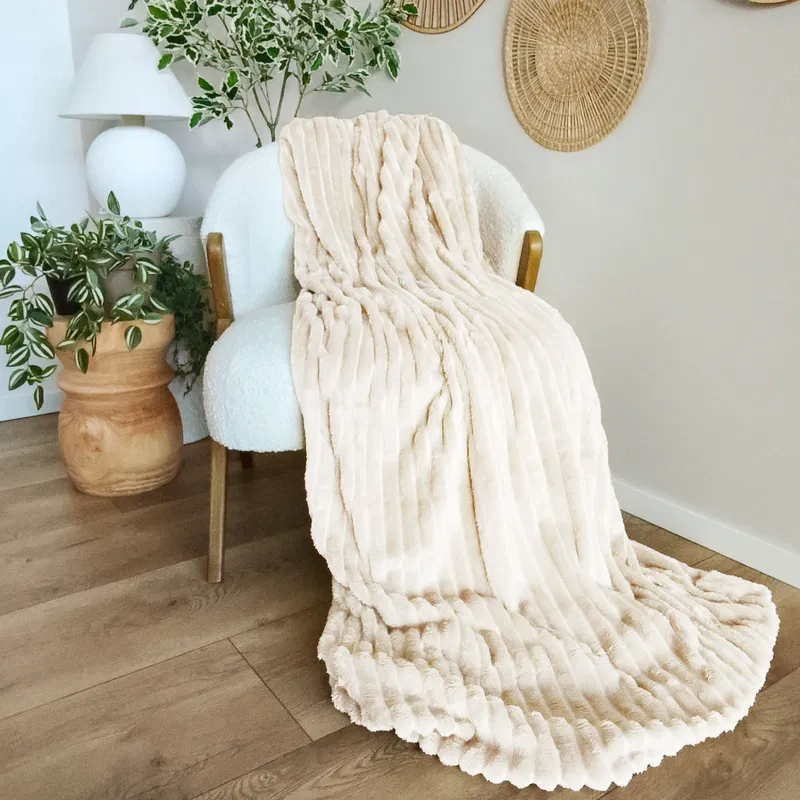Koc 150x220 Wytłaczany Pluszowy Gruby Futrzak Włochacz Puszysty Kremowy