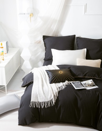 Czarna Pościel z  Satyny ze Złotą Lamówką 160x 200 view 6