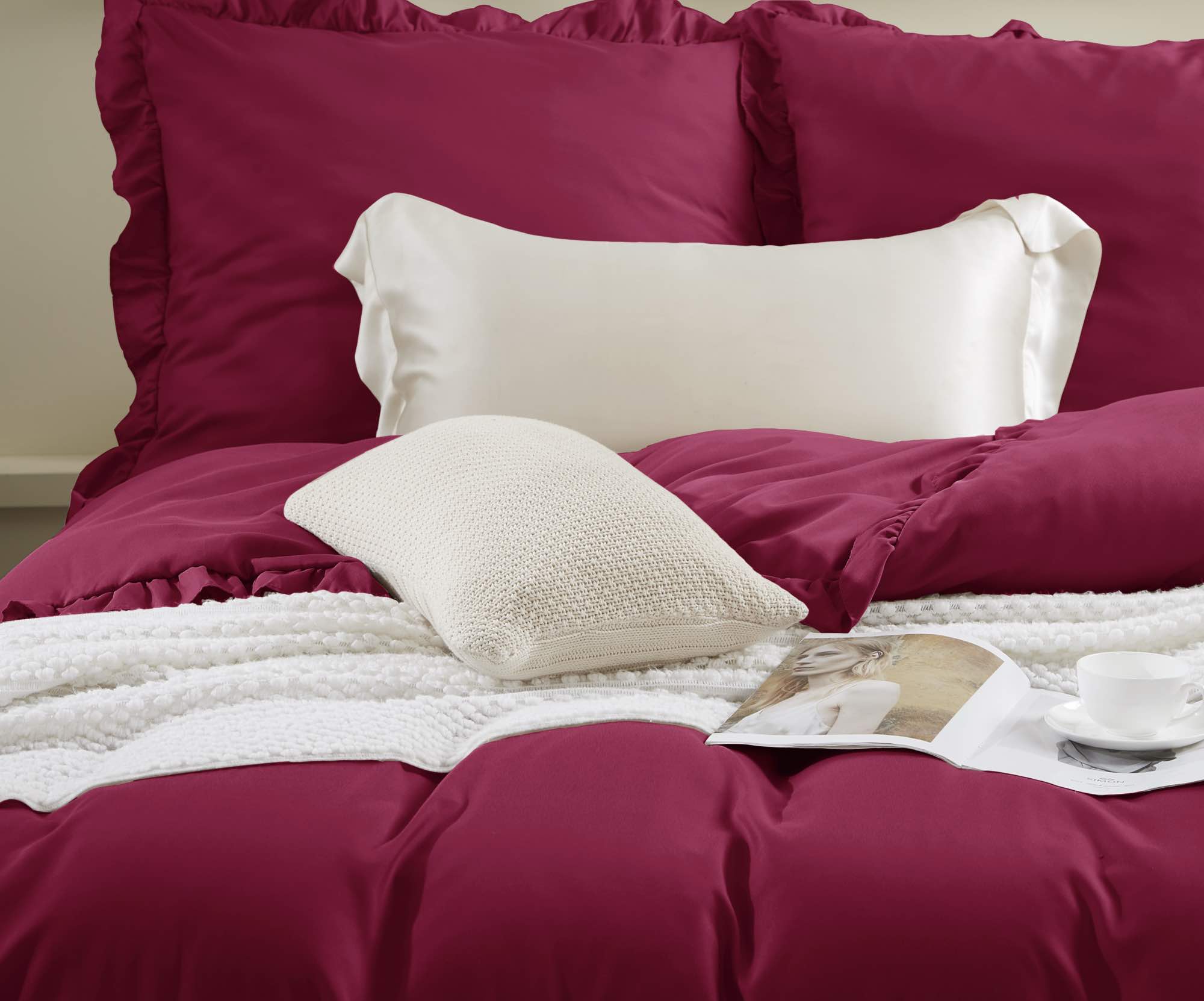 Czerwona Pościel Satytnowa z Falbanką 220/200cm view 2