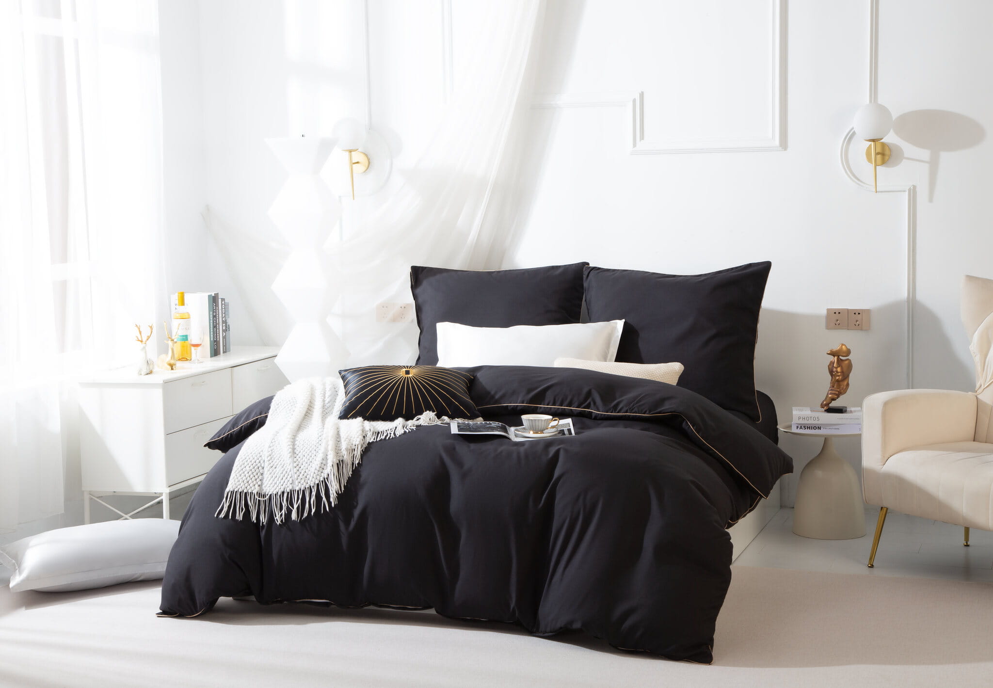 Czarna Pościel z  Satyny ze Złotą Lamówką 160x 200 view 2