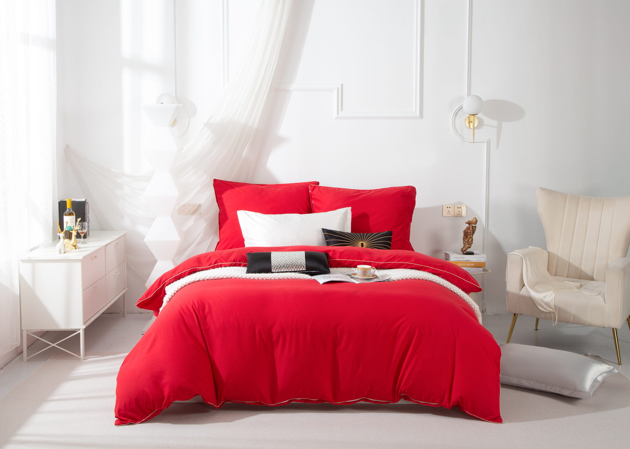Czerwona Pościel z  Satyny ze Złotą Lamówką 220x200