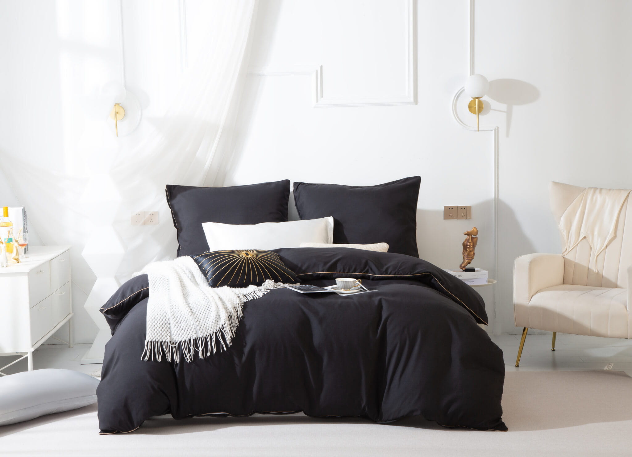 Czarna Pościel z  Satyny ze Złotą Lamówką 160x 200 view 3