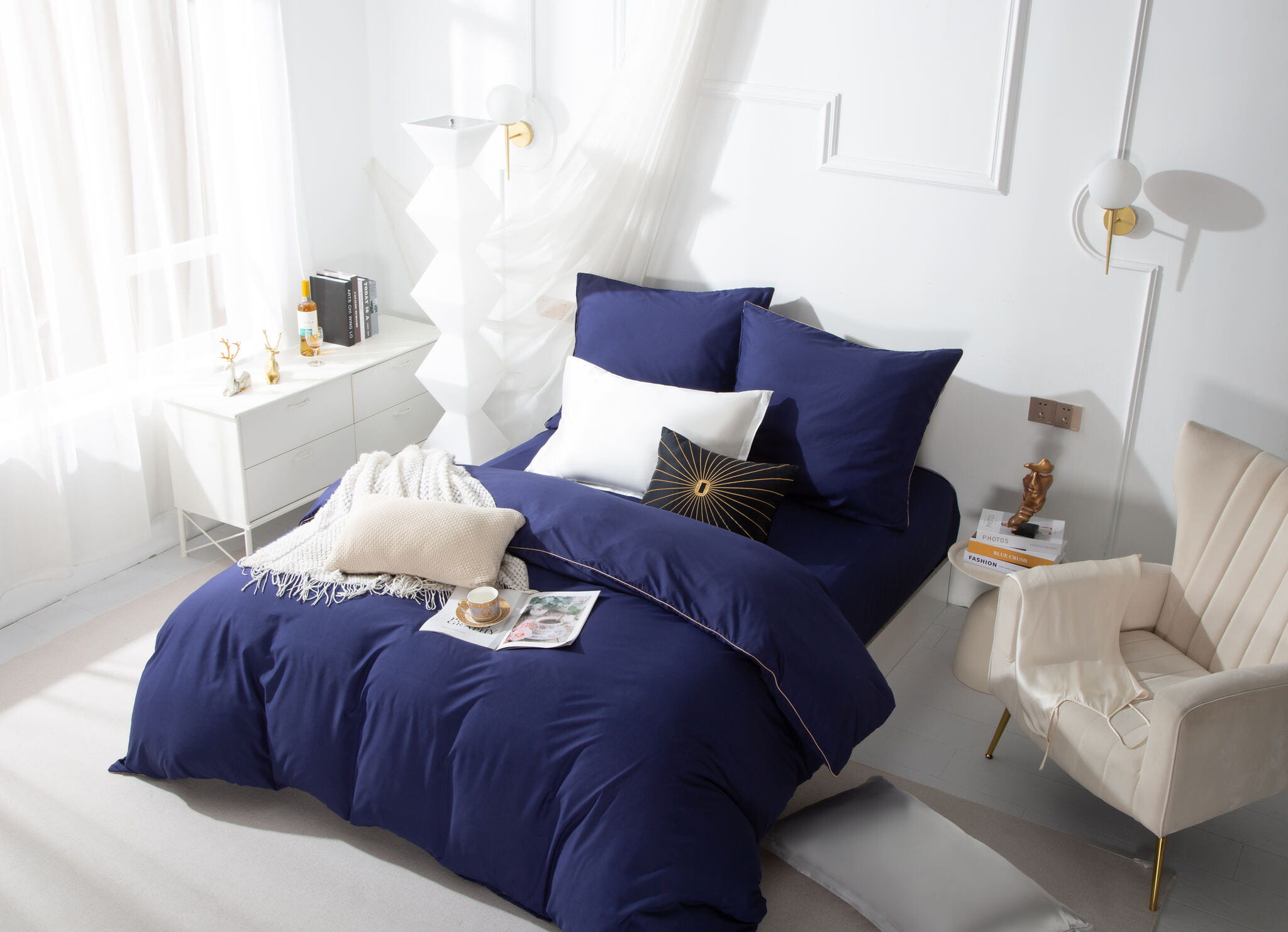 Granatowa Pościel z  Satyny ze Złotą Lamówką 140x 200 view 2