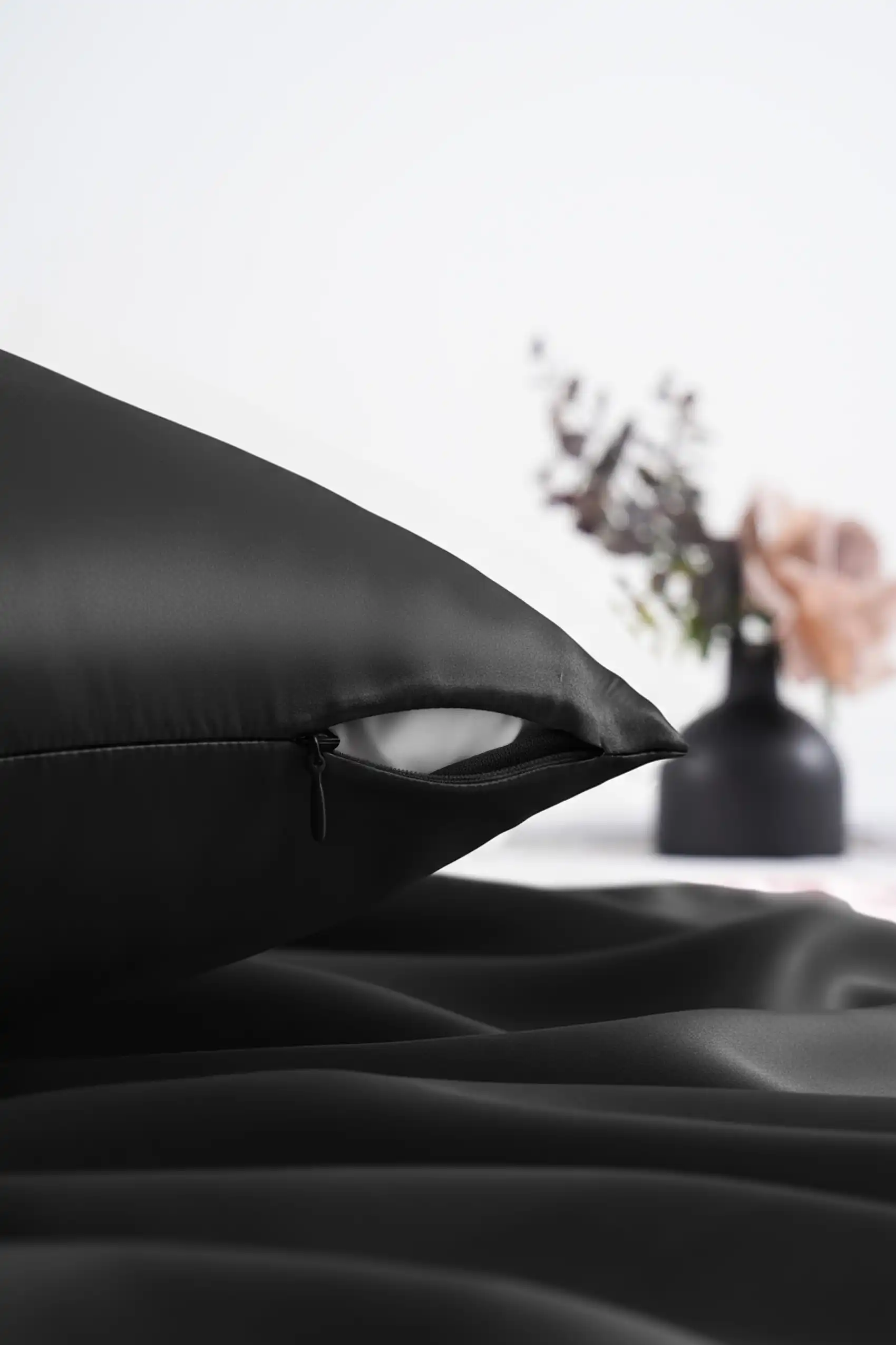 Jedwabna Poszewka 70x80 Czarna view 3