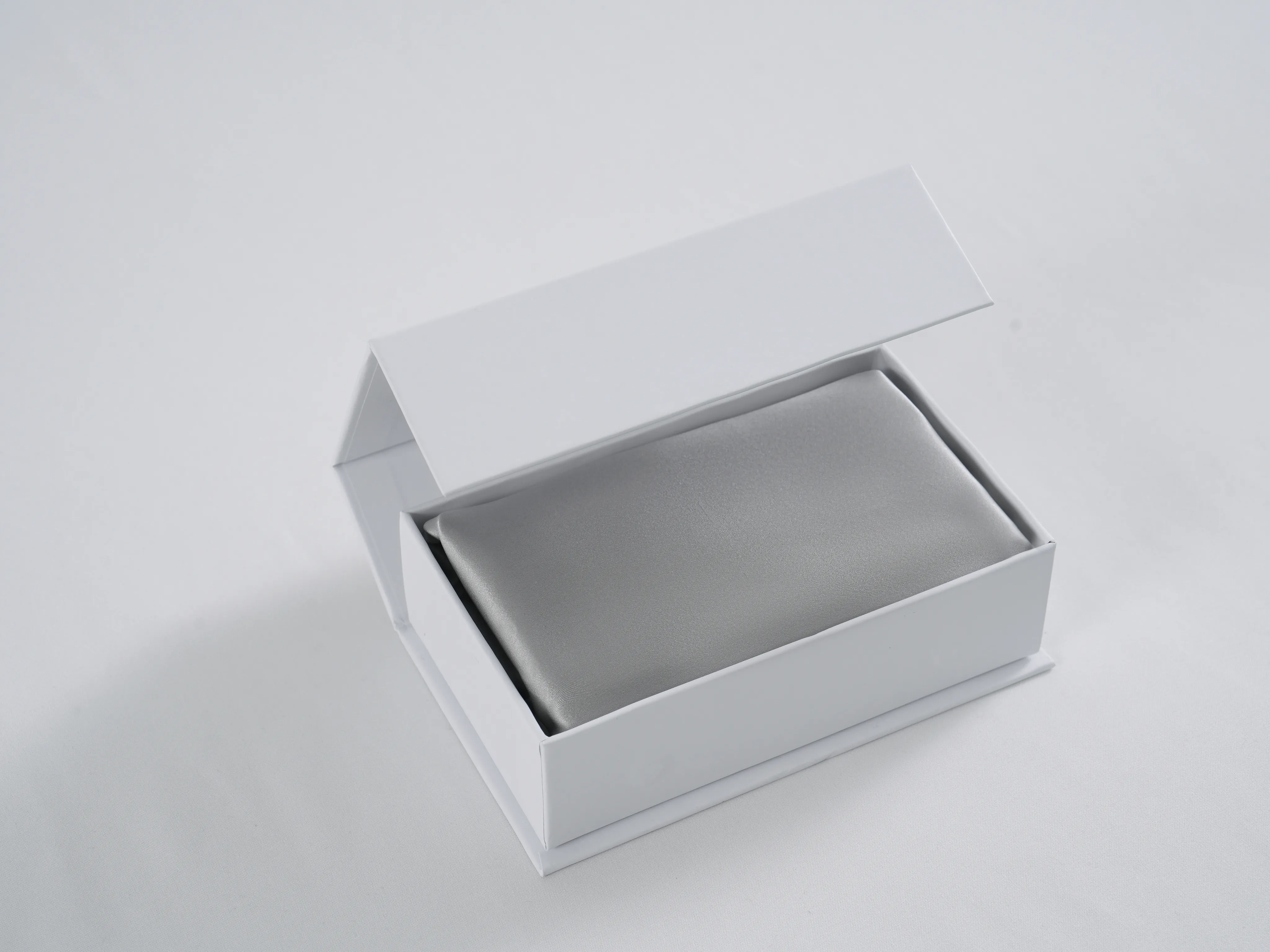 Jedwabna Poszewka 70x80 Szara